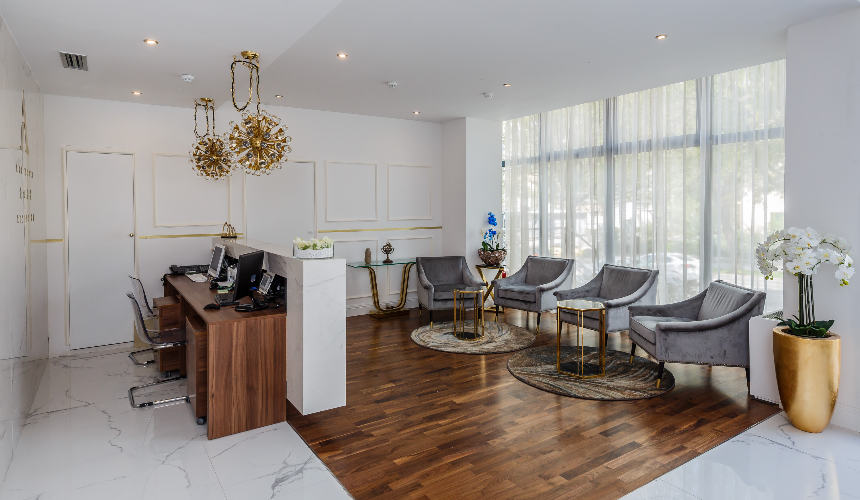 Art Hotel - фото