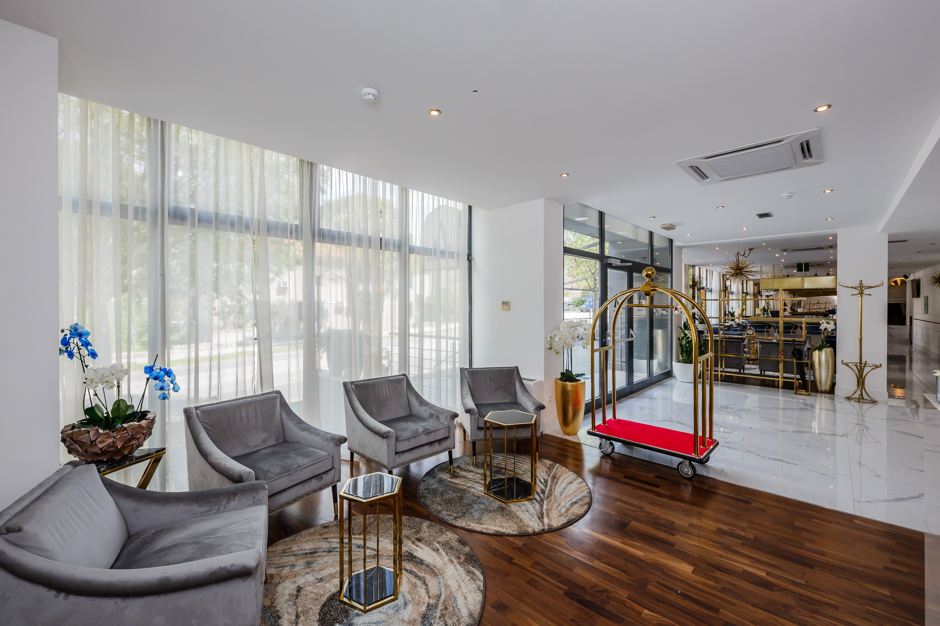 Art Hotel - фото