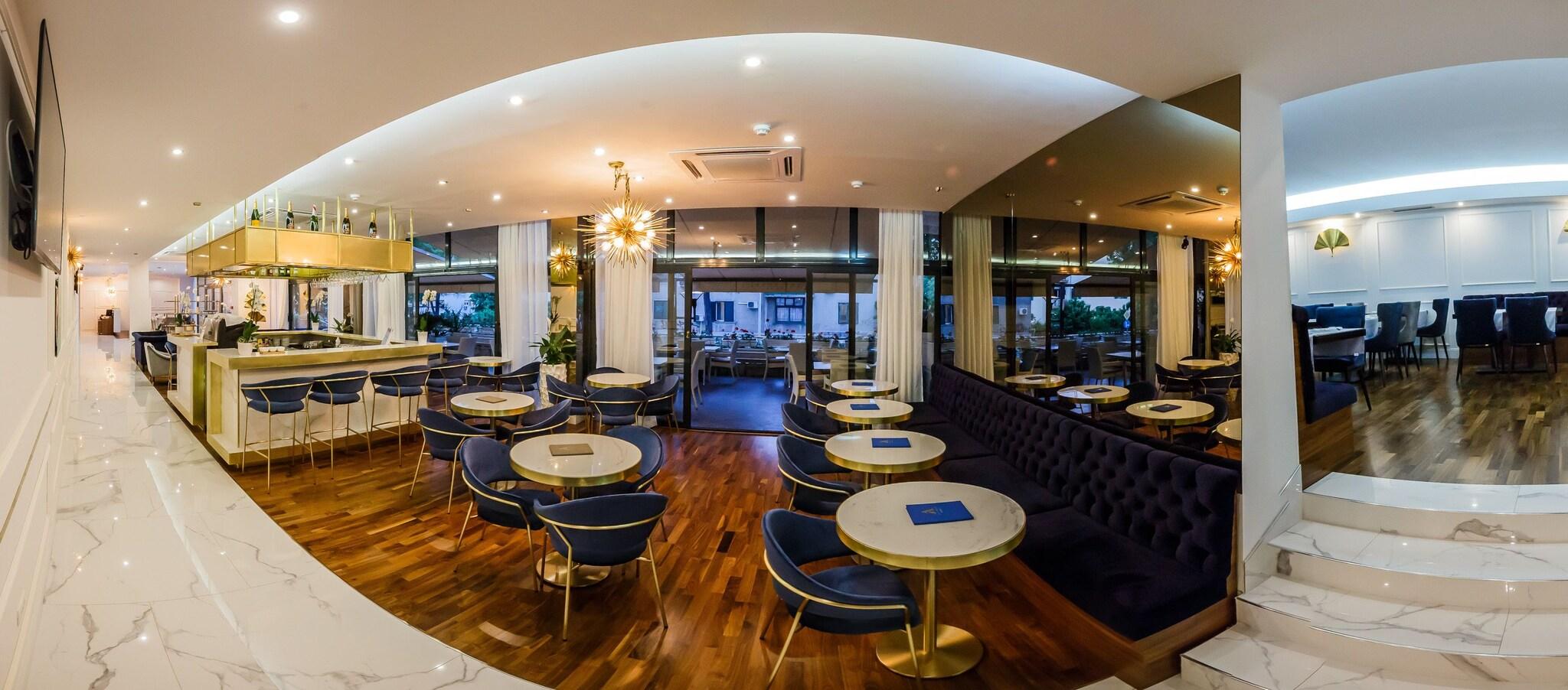 Art Hotel - фото