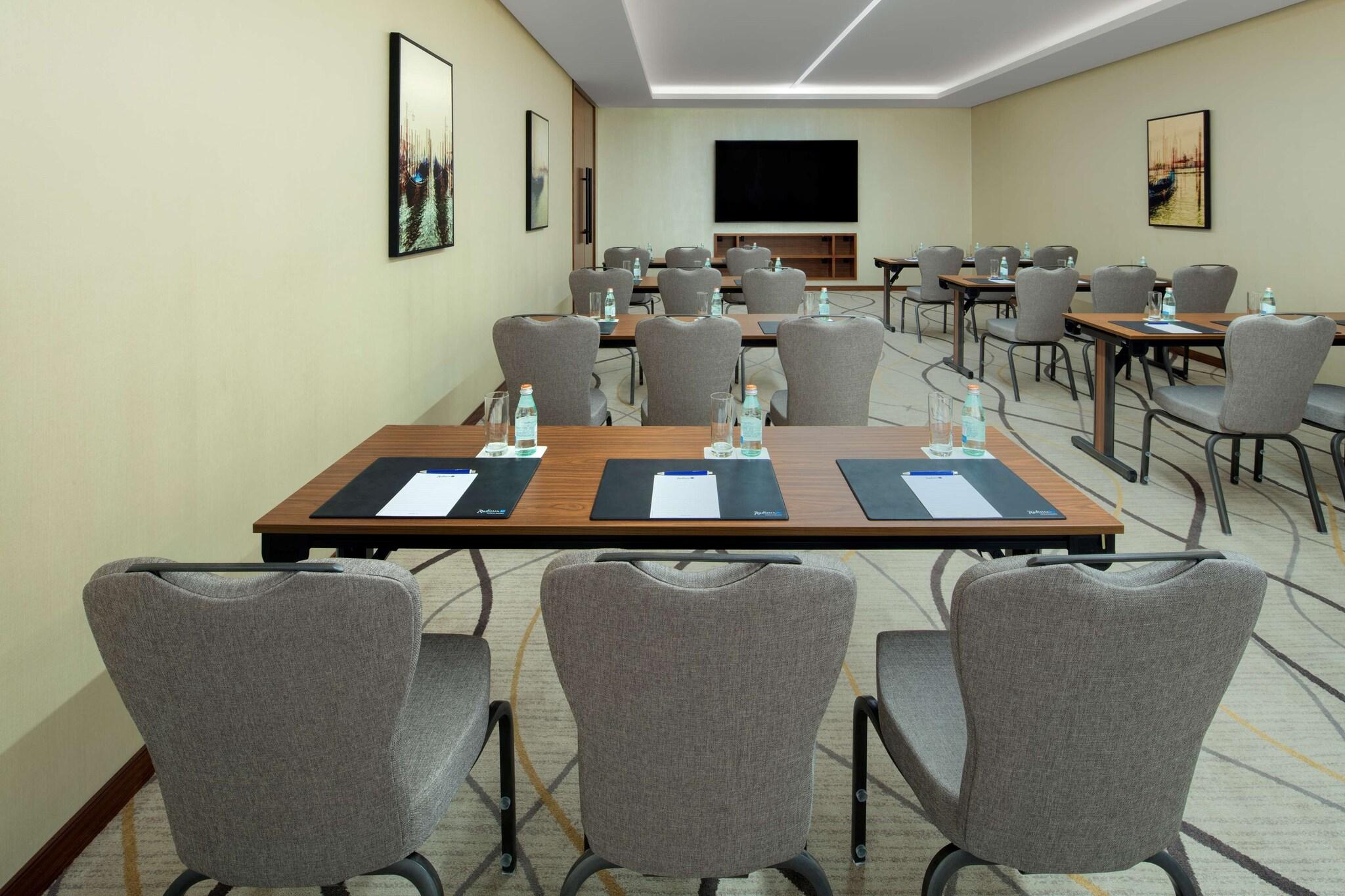 Radisson Blu Deira Creek - photo