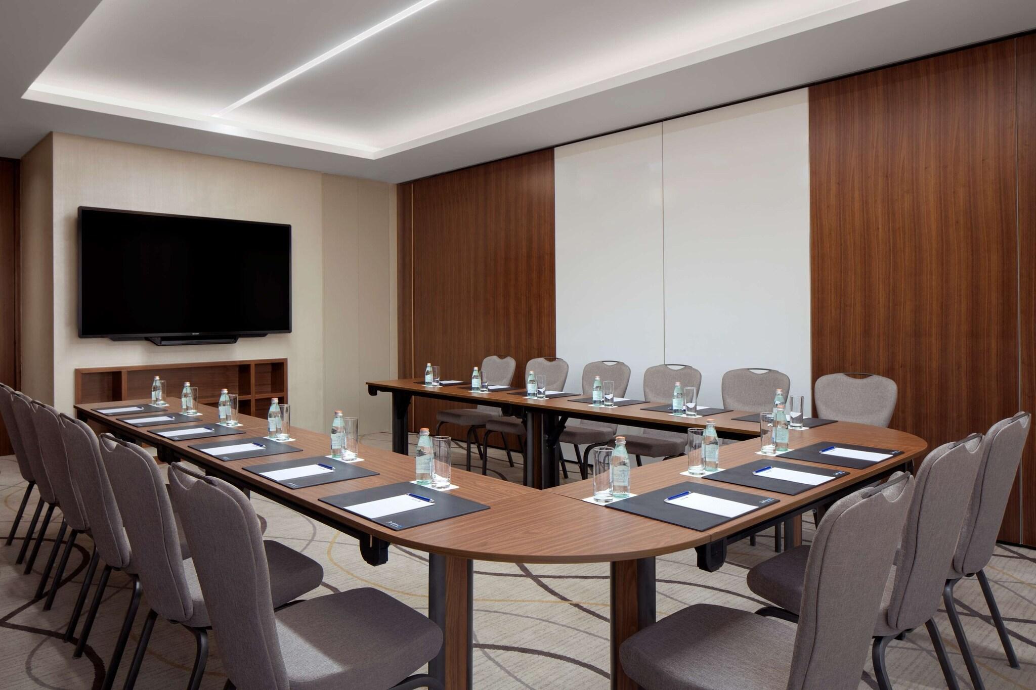 Radisson Blu Deira Creek - photo