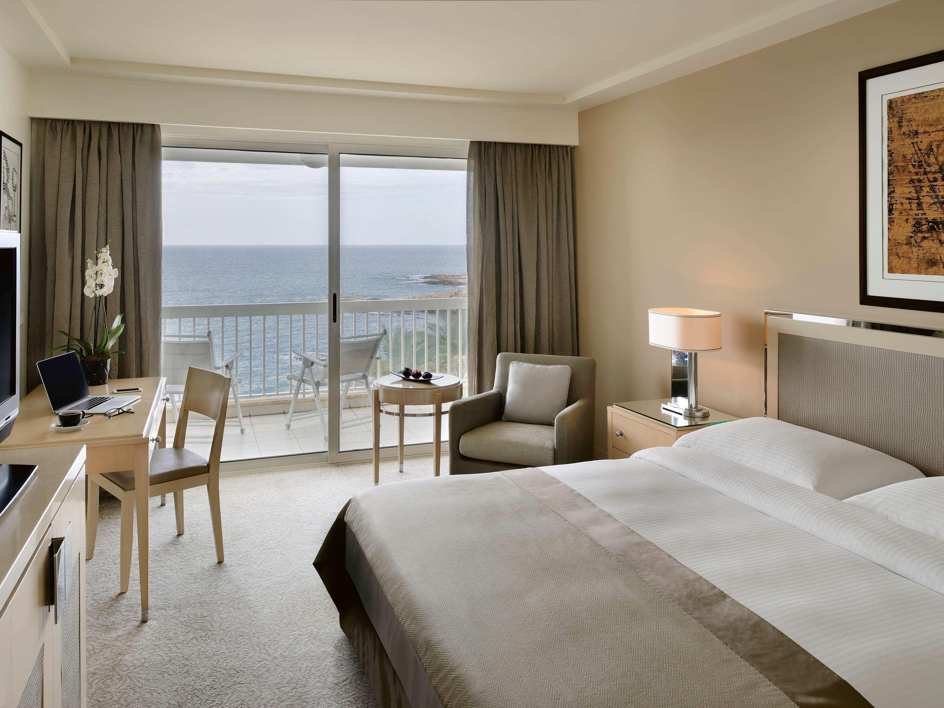 Movenpick Hotel Beirut Room Type - EXECUTIVE KING SEA VIEW