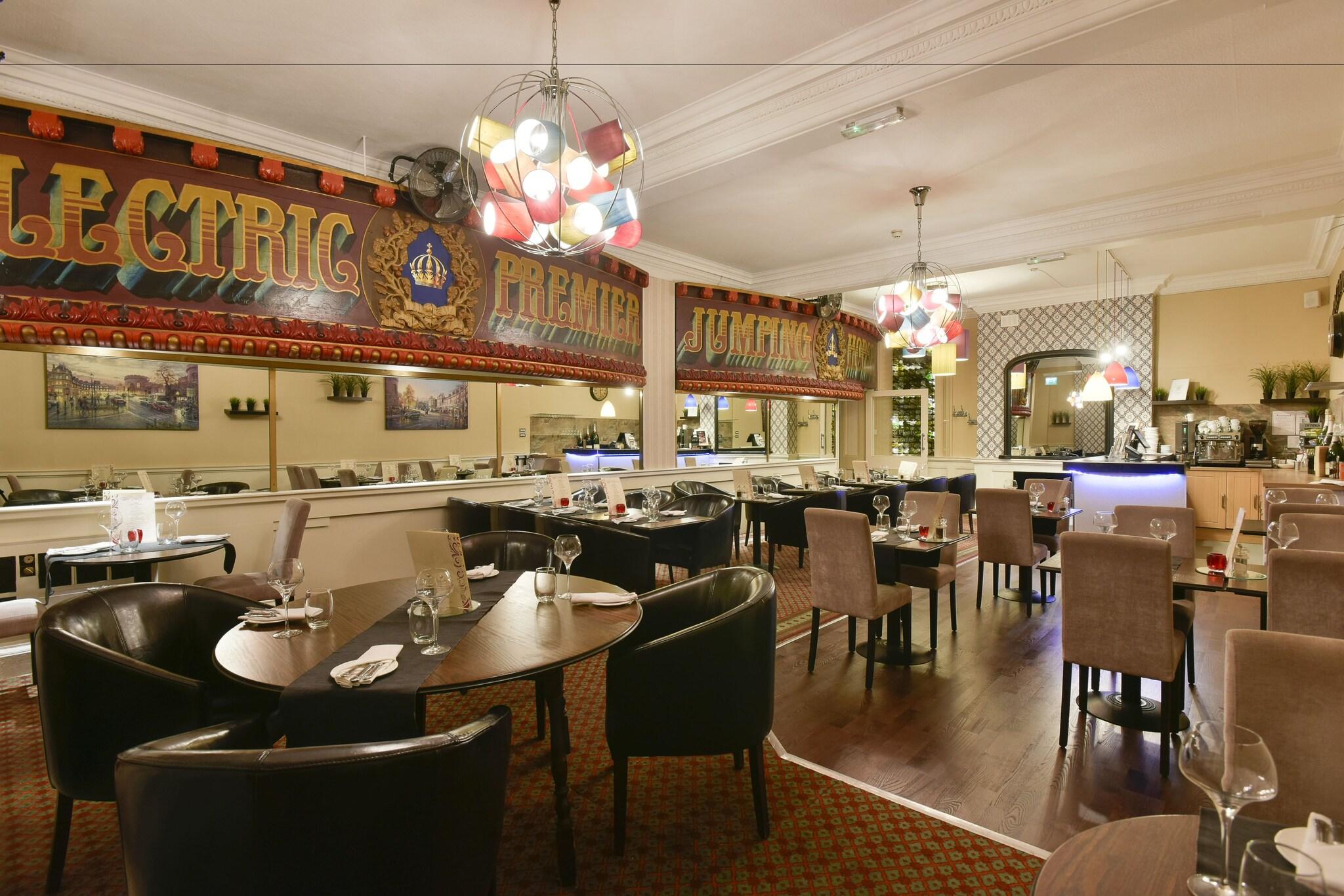 Crown & Mitre Hotel by null