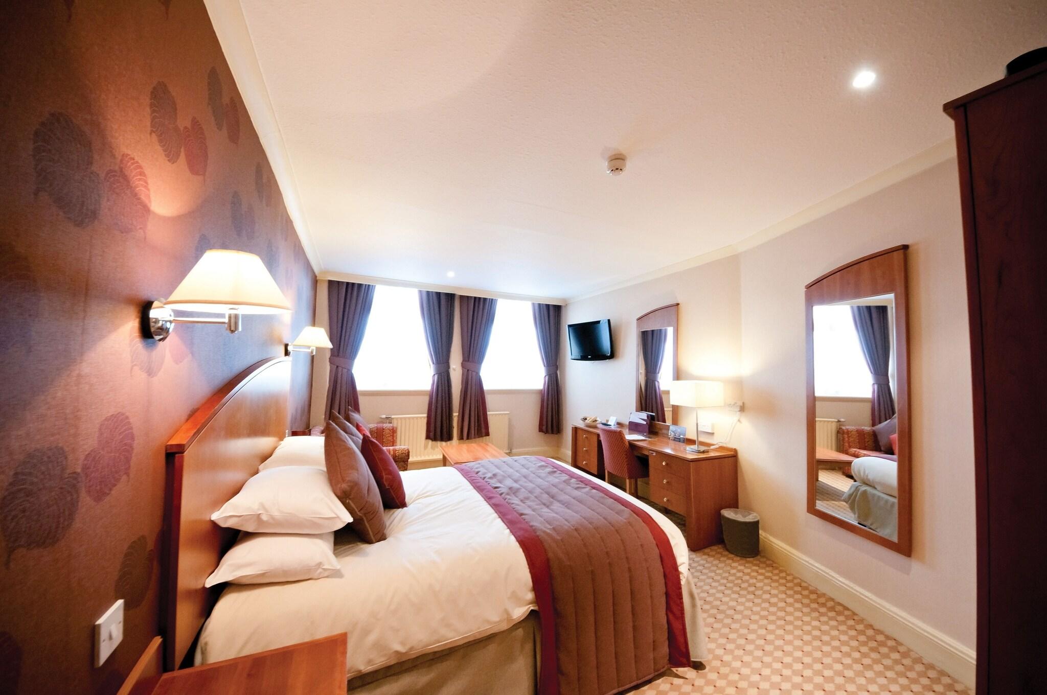 Crown & Mitre Hotel by null