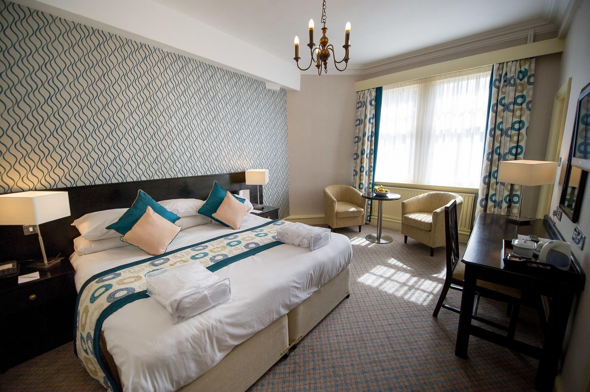 Crown & Mitre Hotel by null