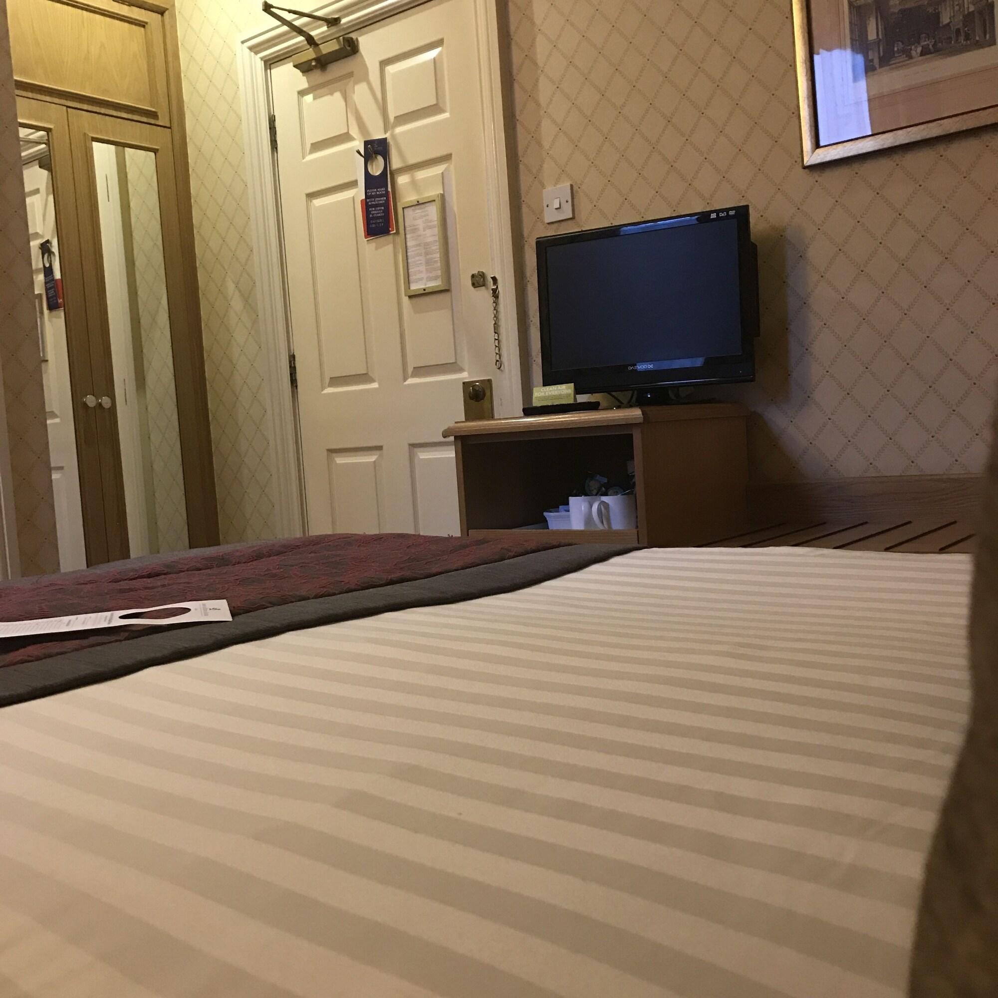 Crown & Mitre Hotel by null