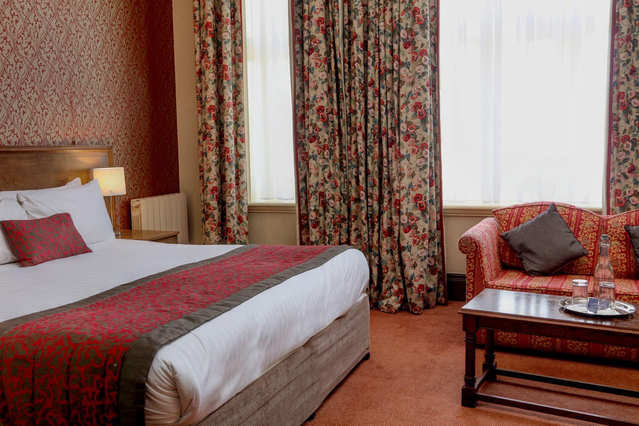 Crown & Mitre Hotel by null