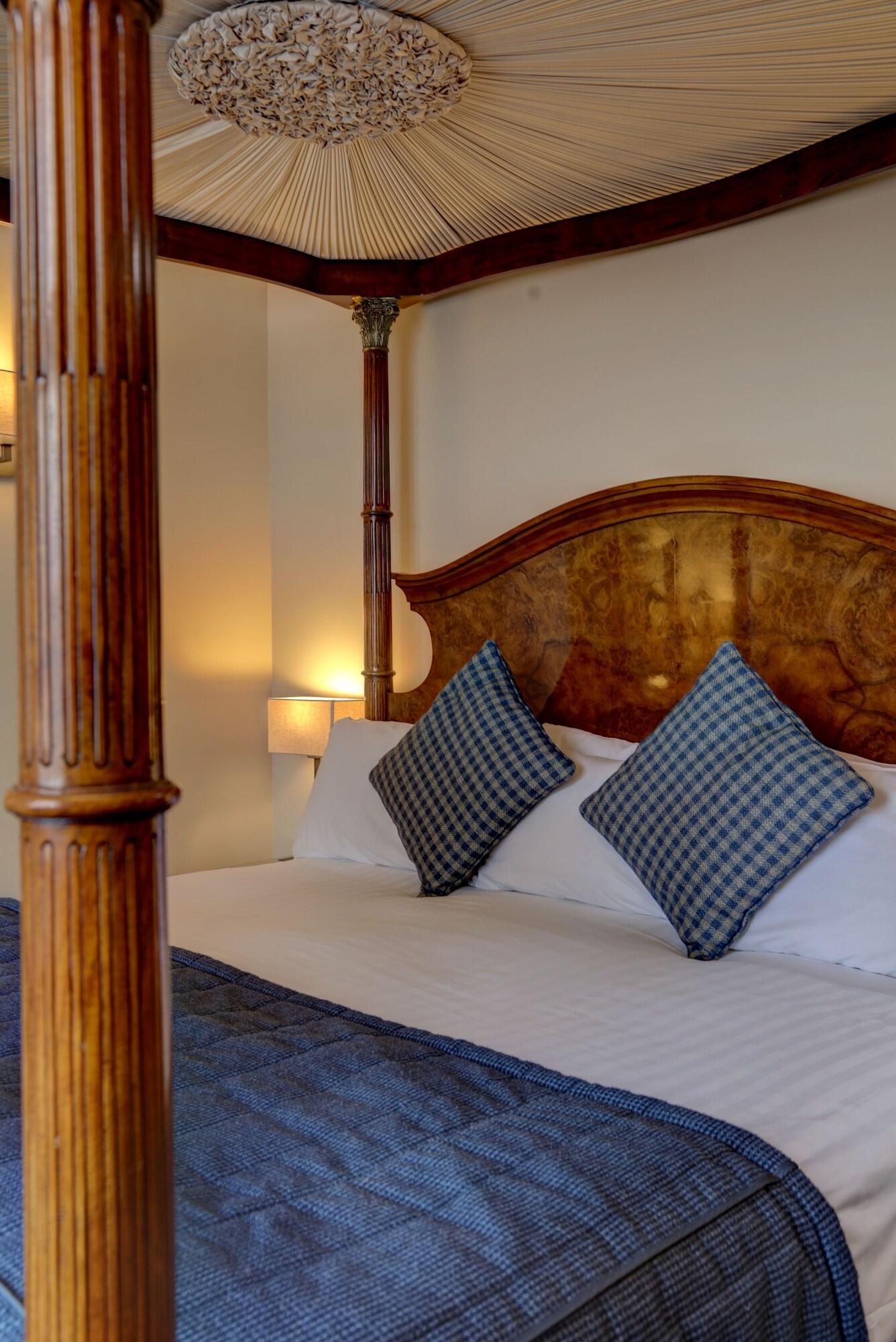 Crown & Mitre Hotel by null