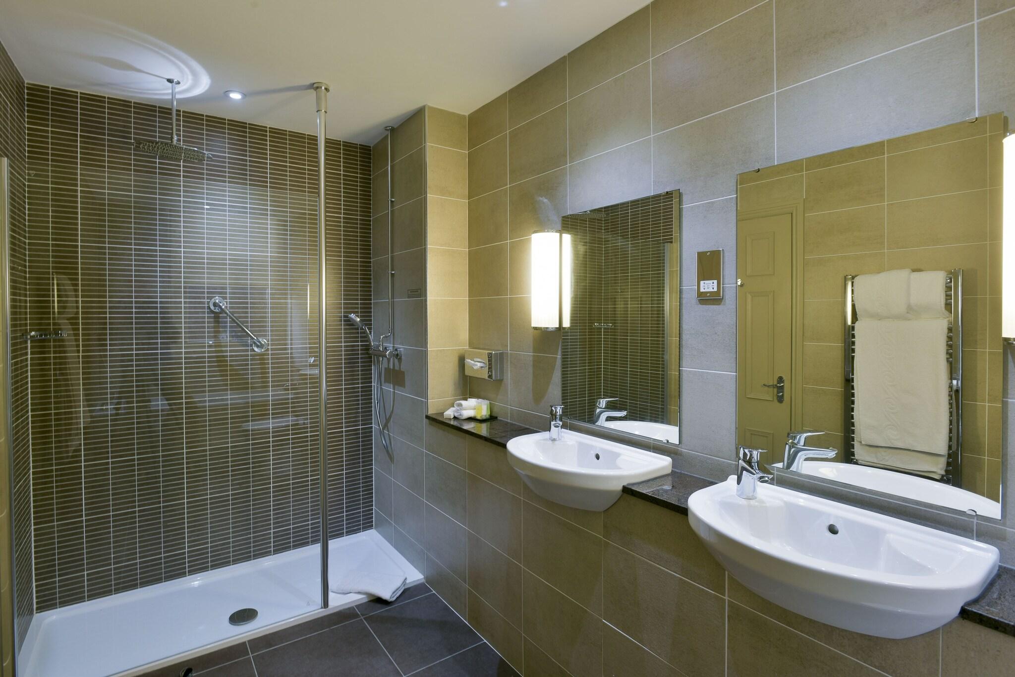 Crown & Mitre Hotel by null