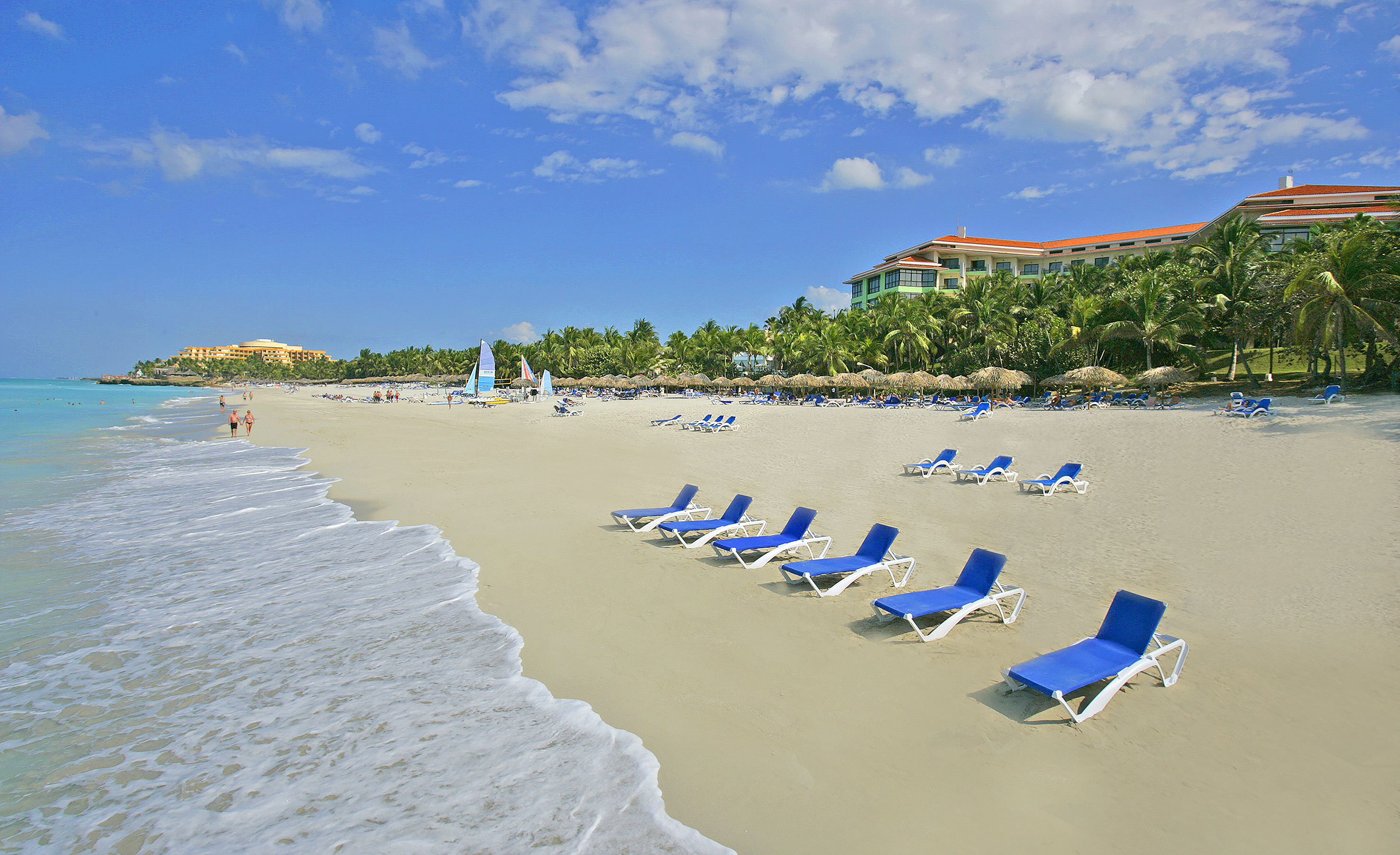 Photo of Varadero beach with bright fine sand surface