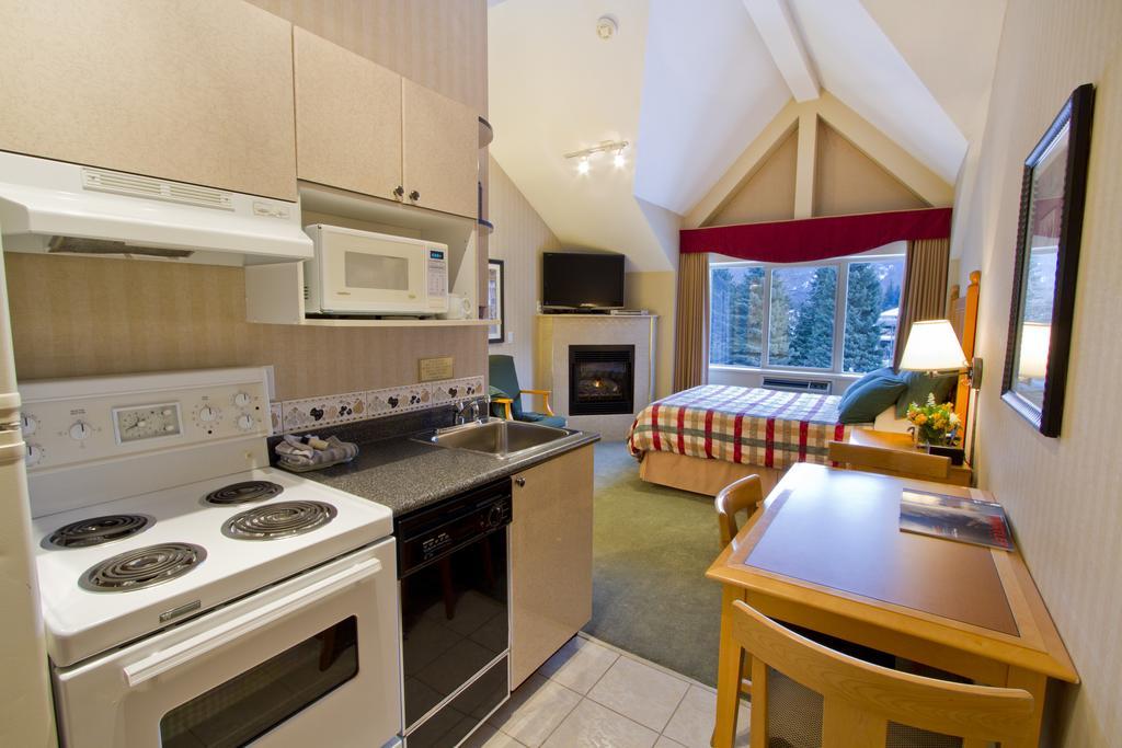 Pinnacle Hotel Whistler by null