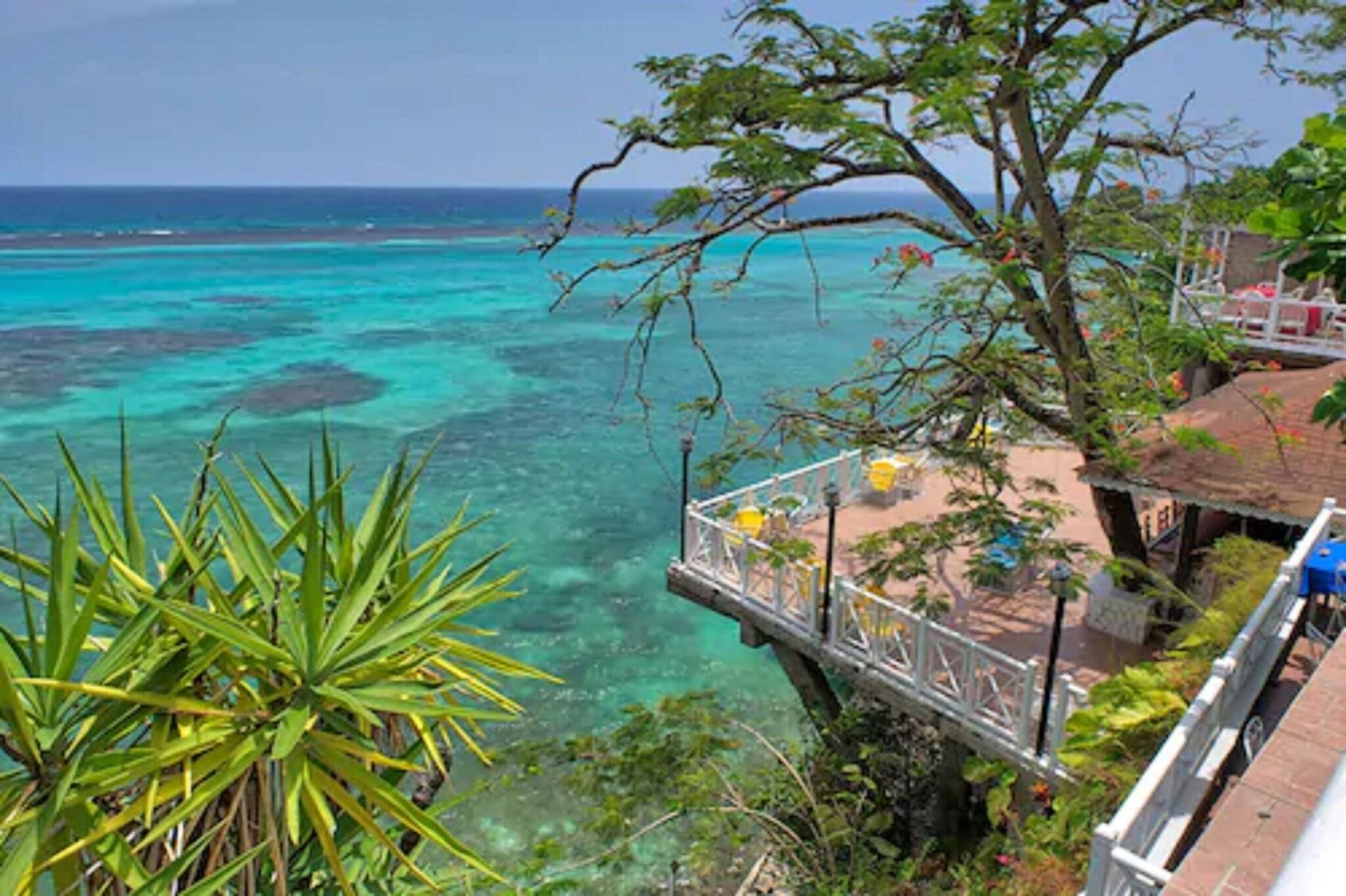 Hibiscus Lodge by null