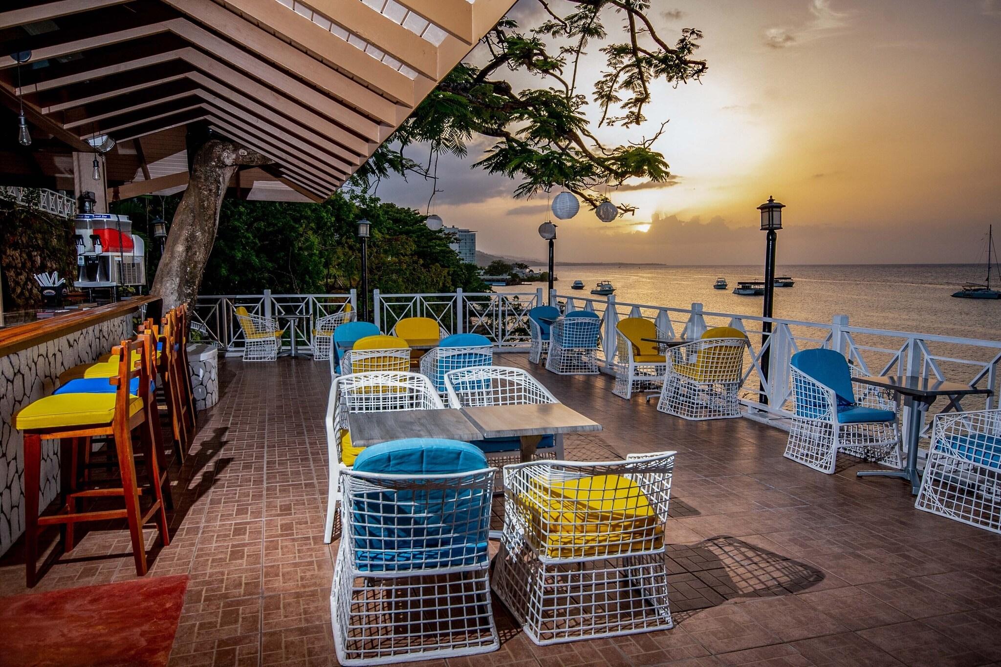 Hibiscus Lodge by null