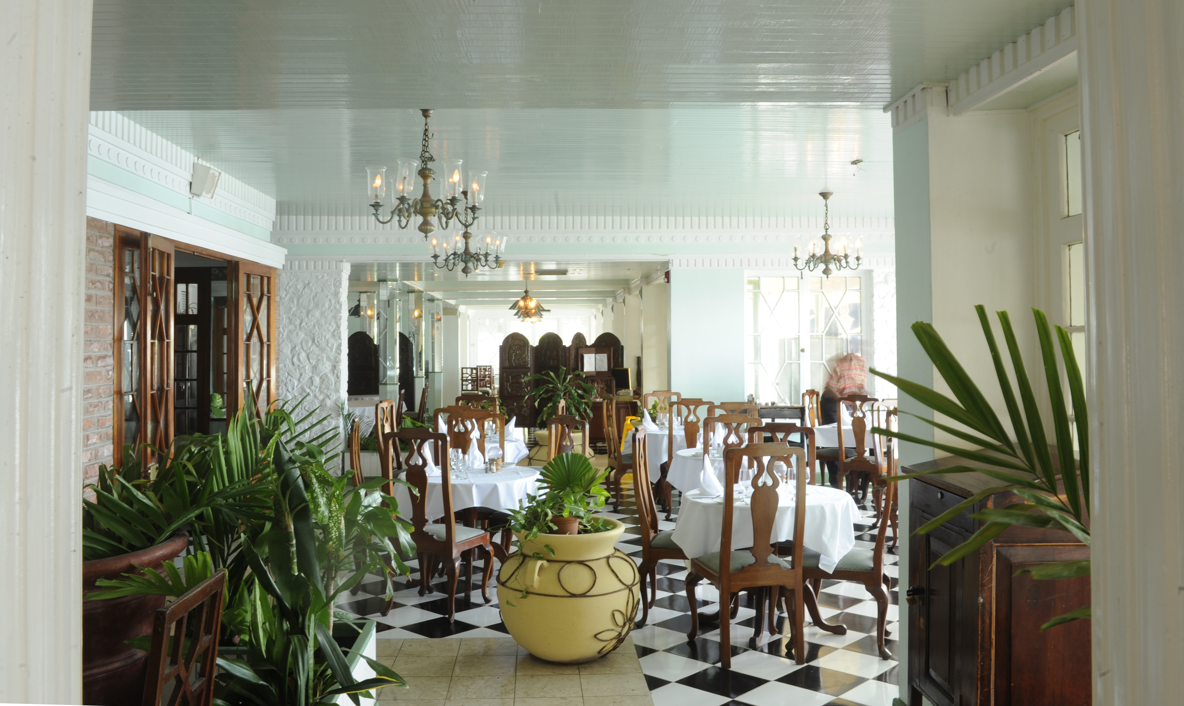 Shaw Park Beach Hotel & Spa