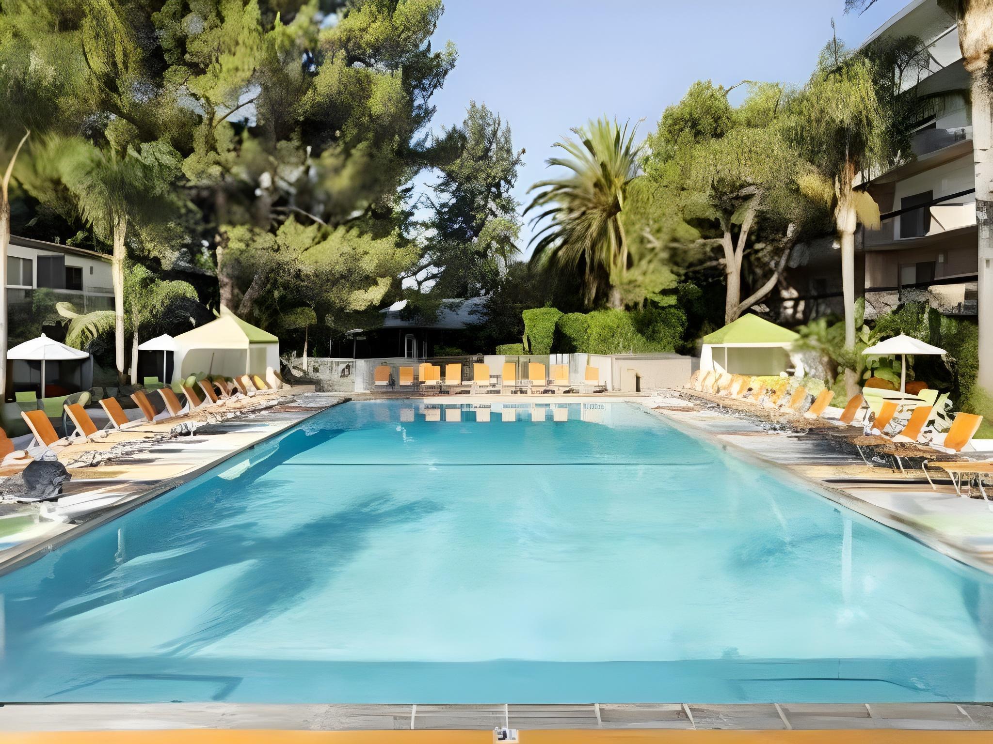 Sportsmen's Lodge Hotel by null