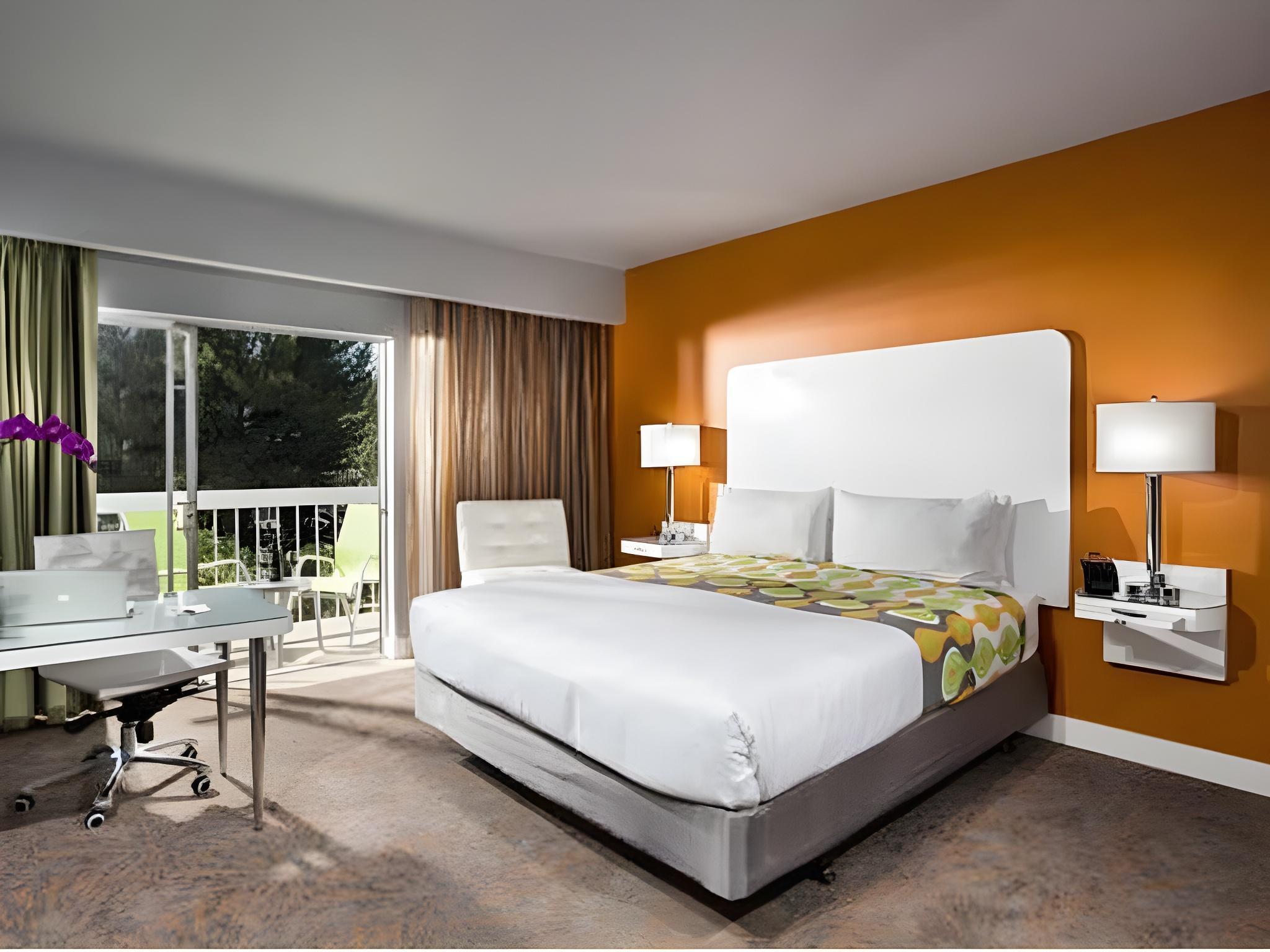 Sportsmen's Lodge Hotel by null