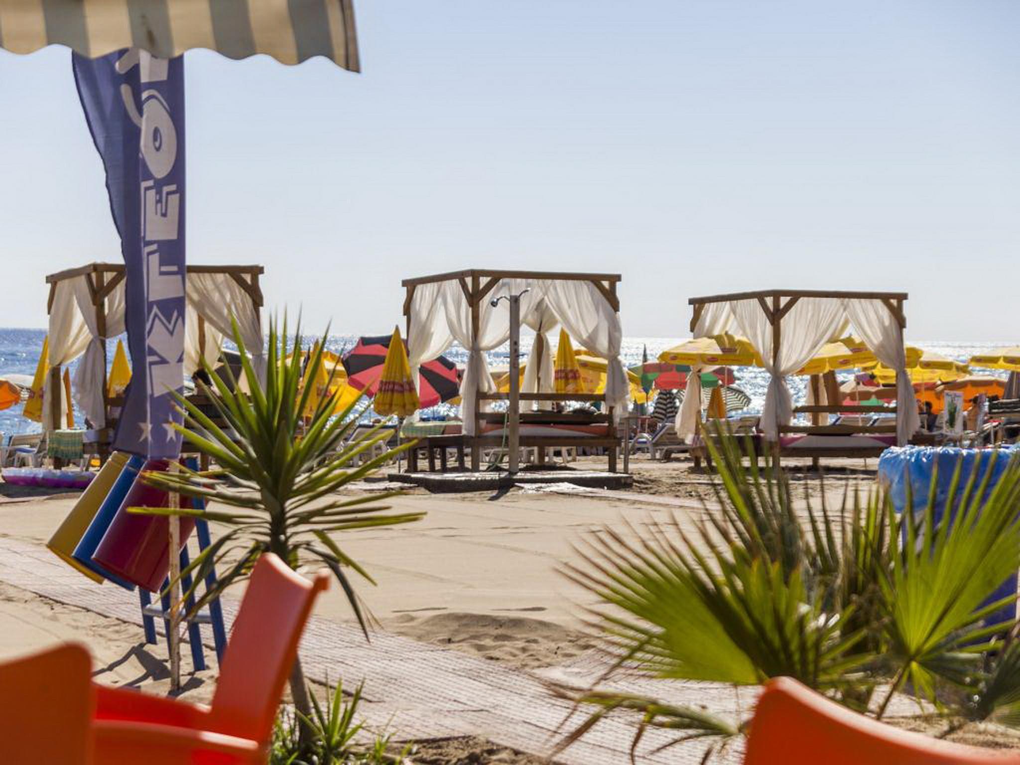 Melissa Kleopatra Beach