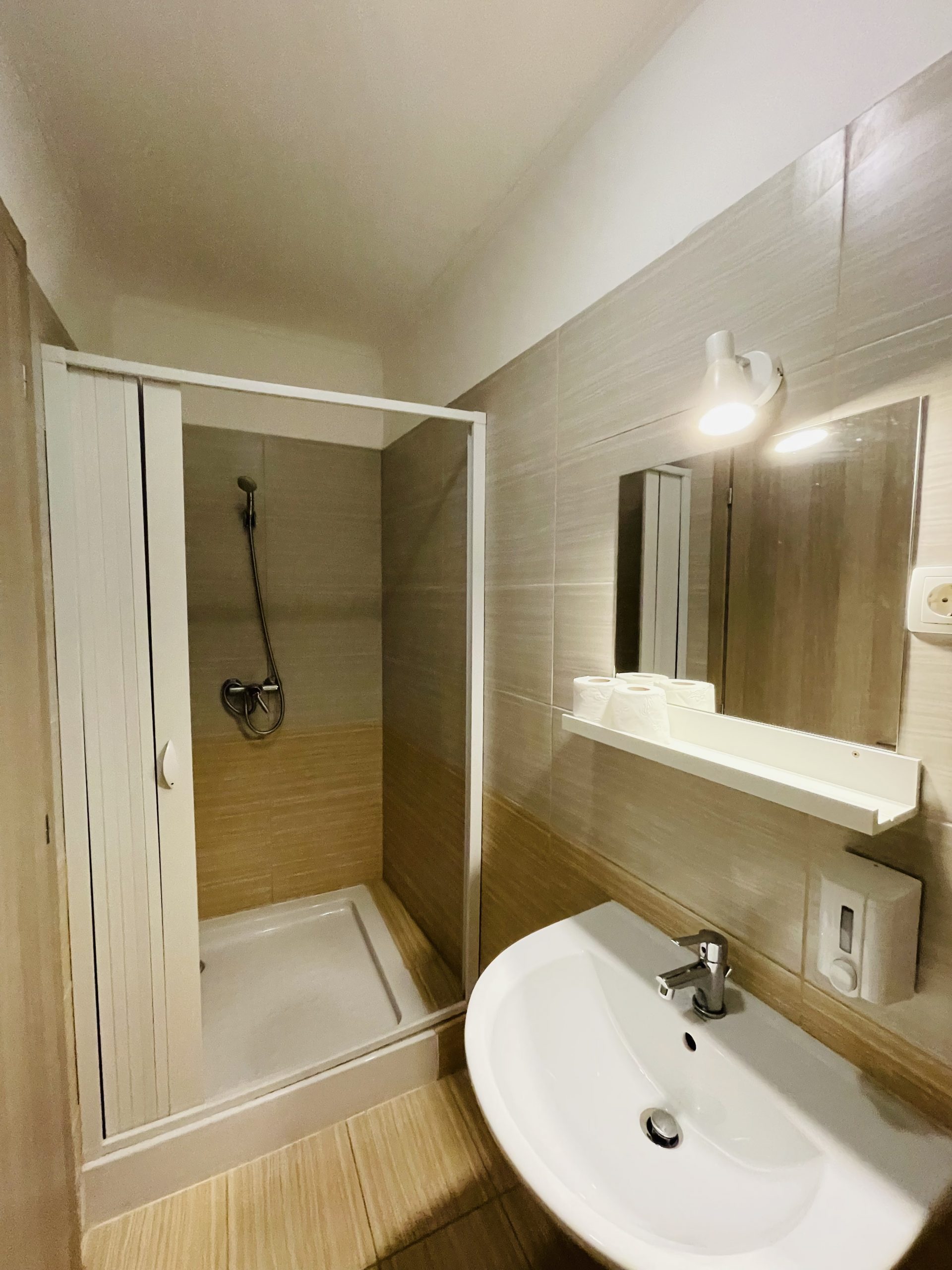 Easy Star Hotel