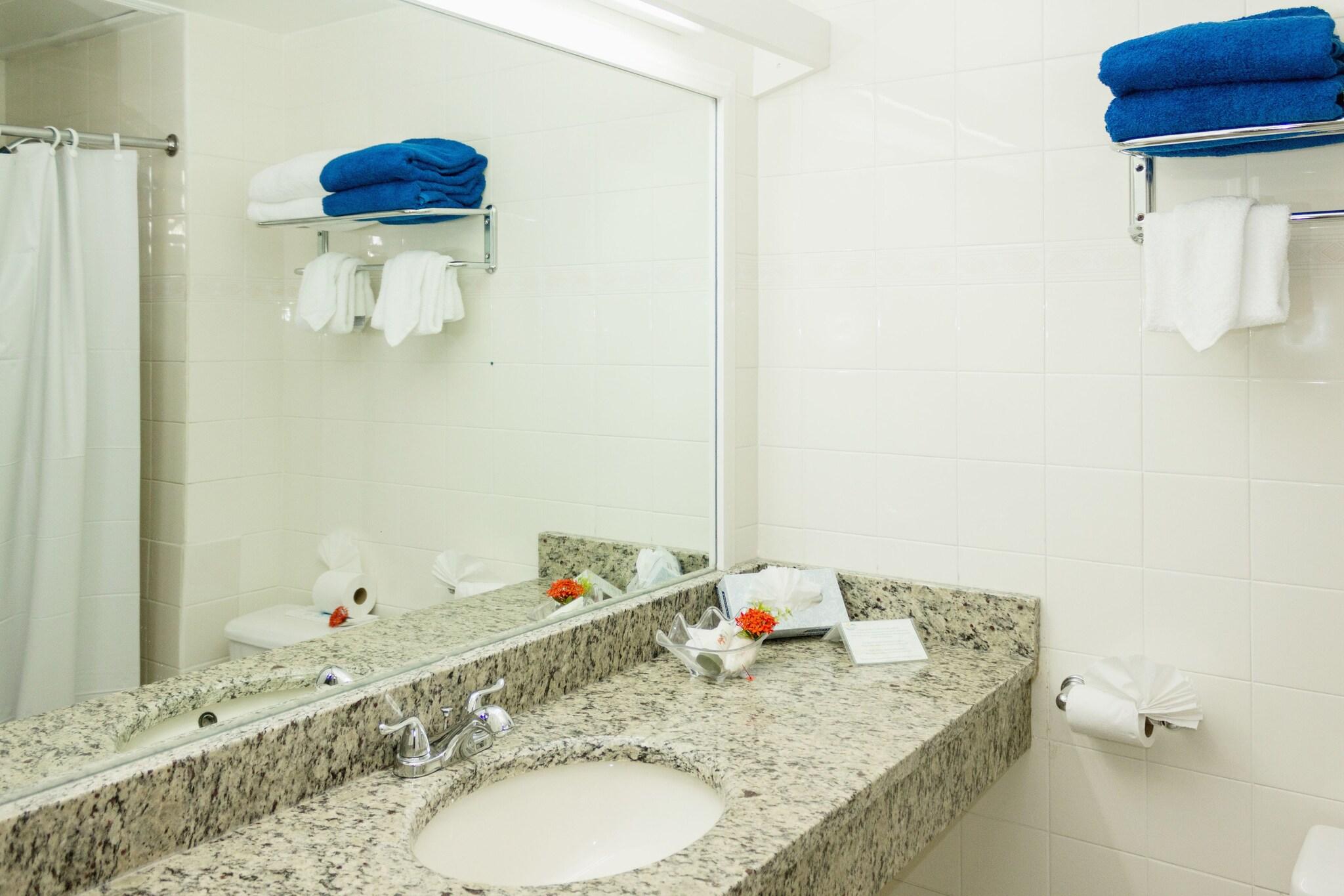 Bay Gardens Hotel by null