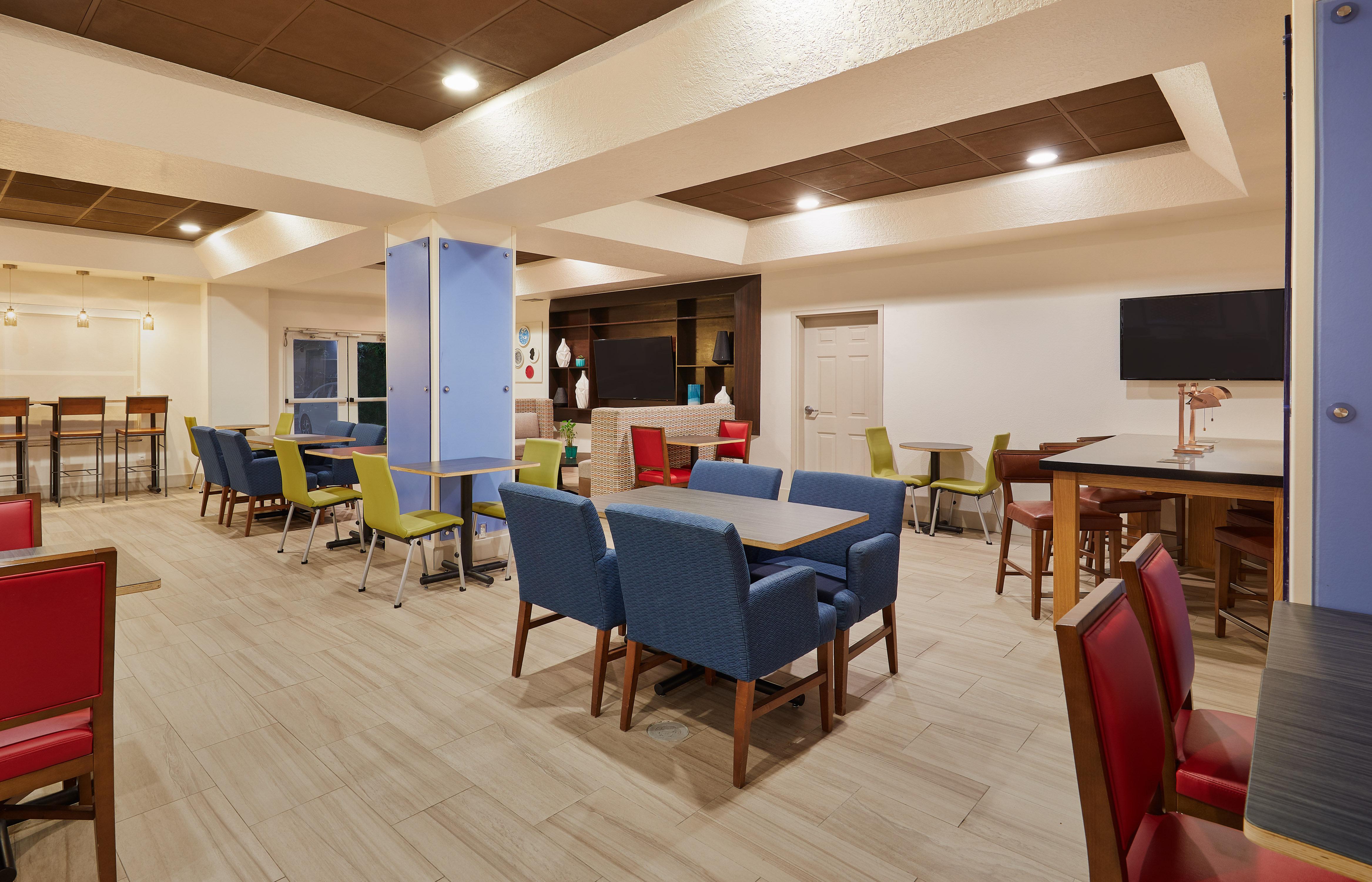 Holiday Inn Express & Suites Orlando International Airport