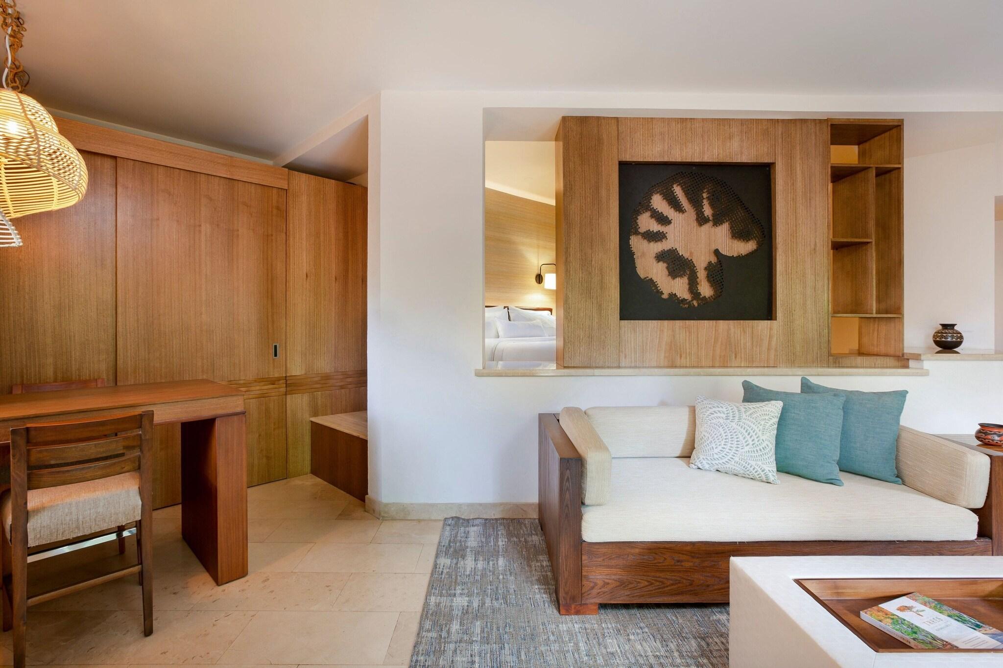 Suite, deluxe, junior