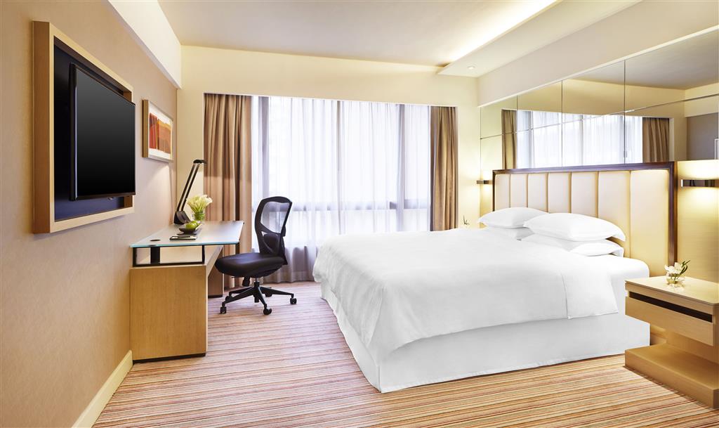Sheraton Hong Kong Hotel & Towers by null