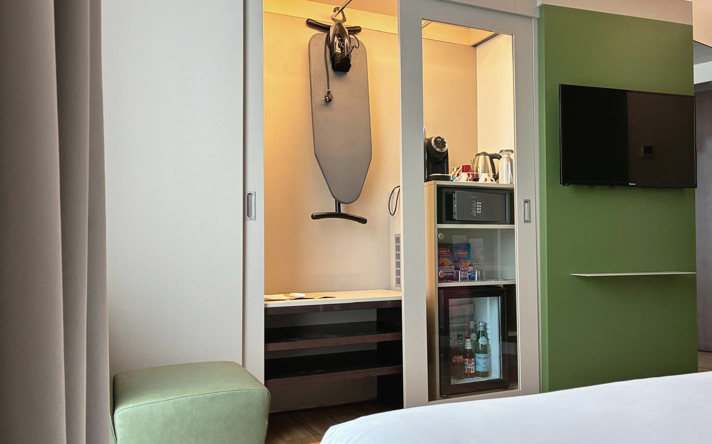 Tweepersoonskamer, comfort, uitzicht op het zwembad