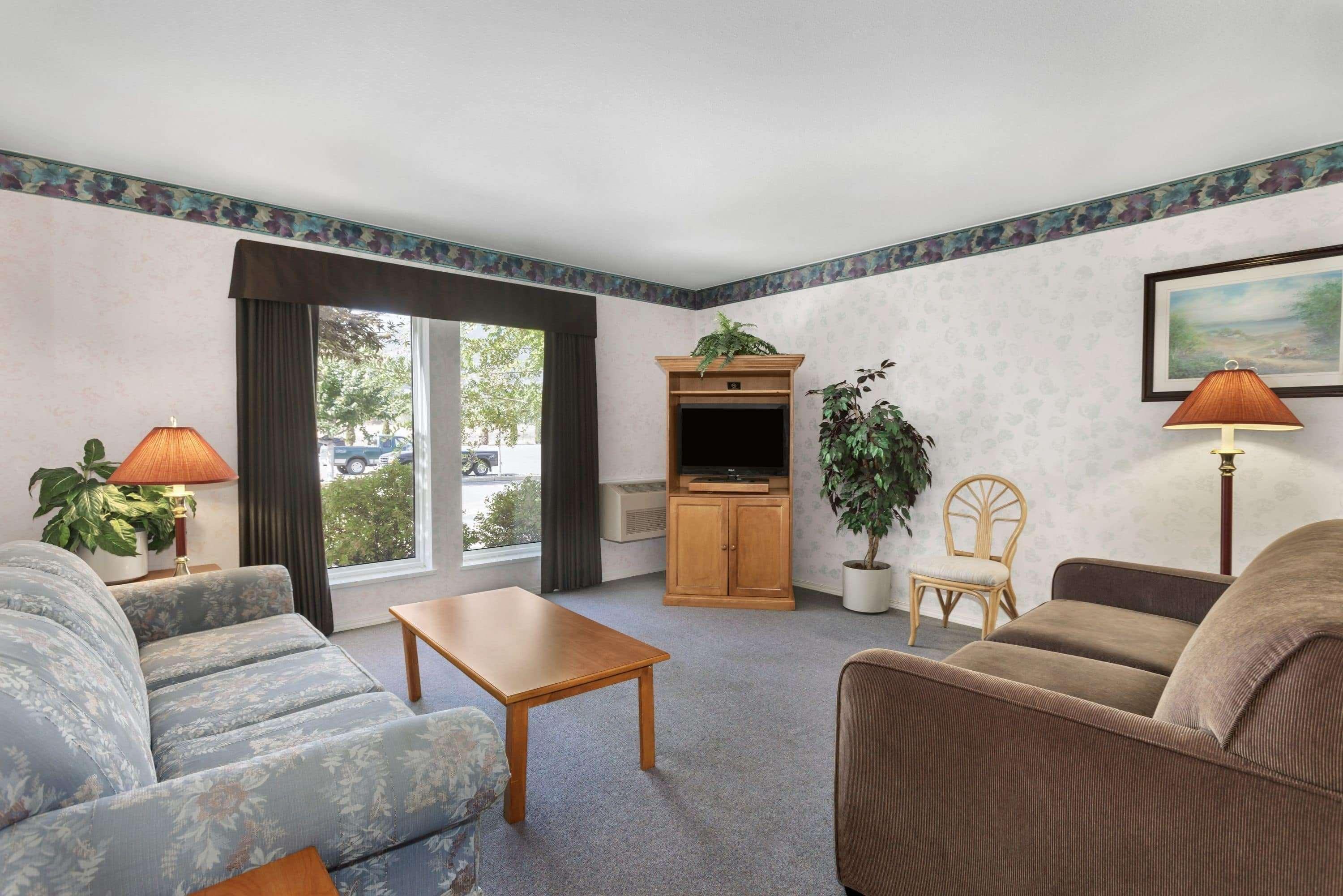 Super 8 by Wyndham West Kelowna