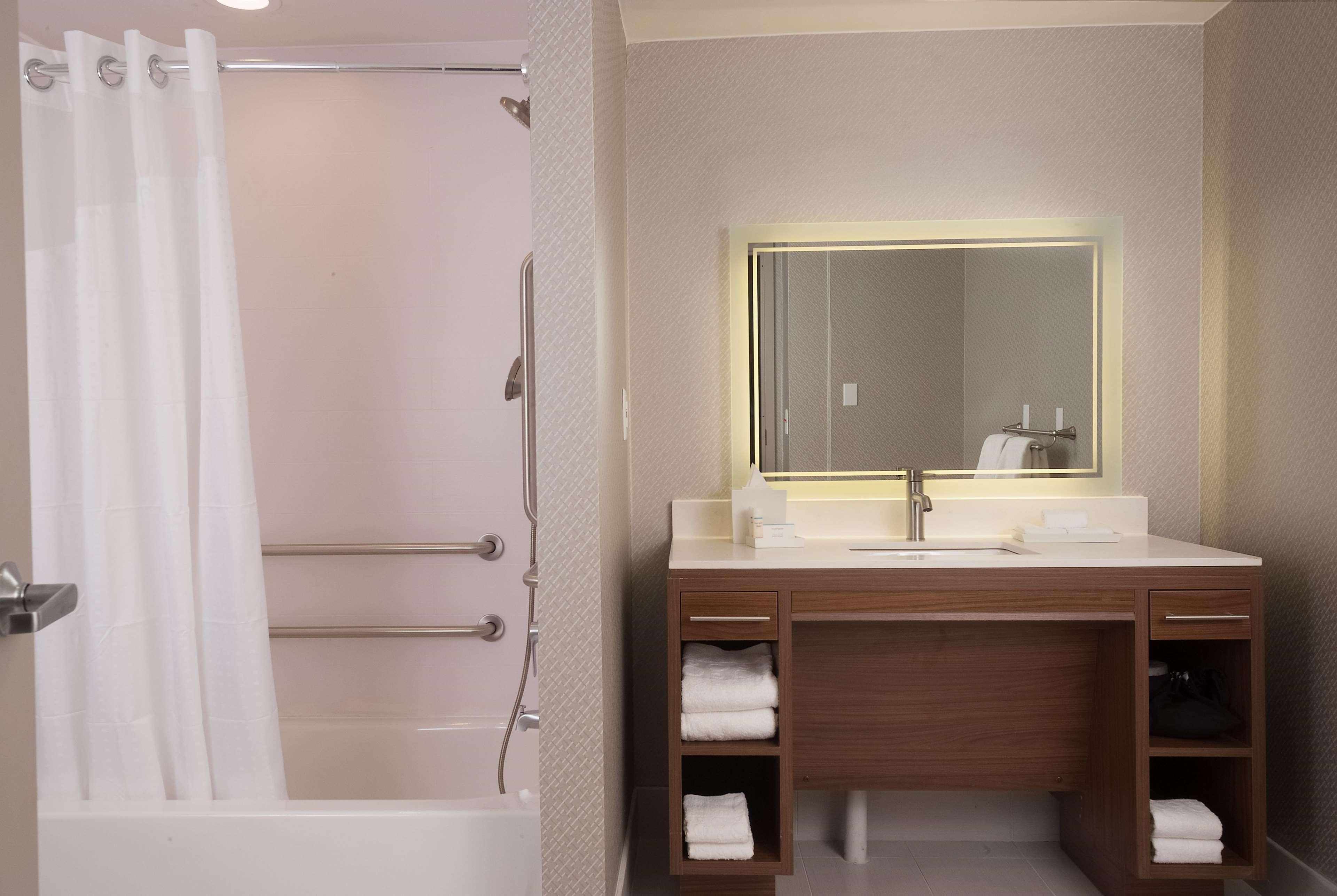 Home2 Suites by Hilton Atlanta Perimeter Center Room Type - 2QN ACC RI SHW STUDIO NSMK