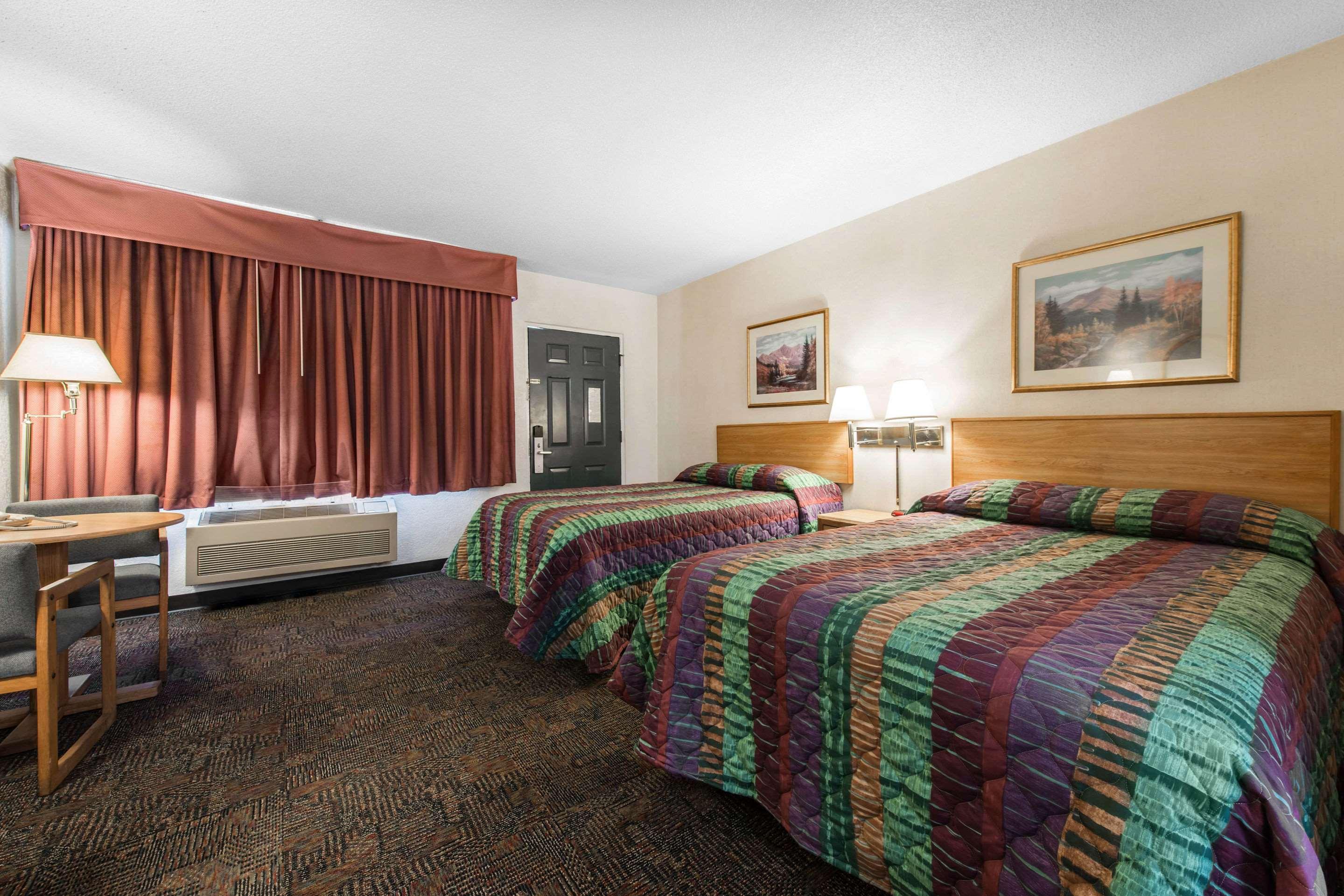 Rodeway Inn & Suites Colorado Springs
