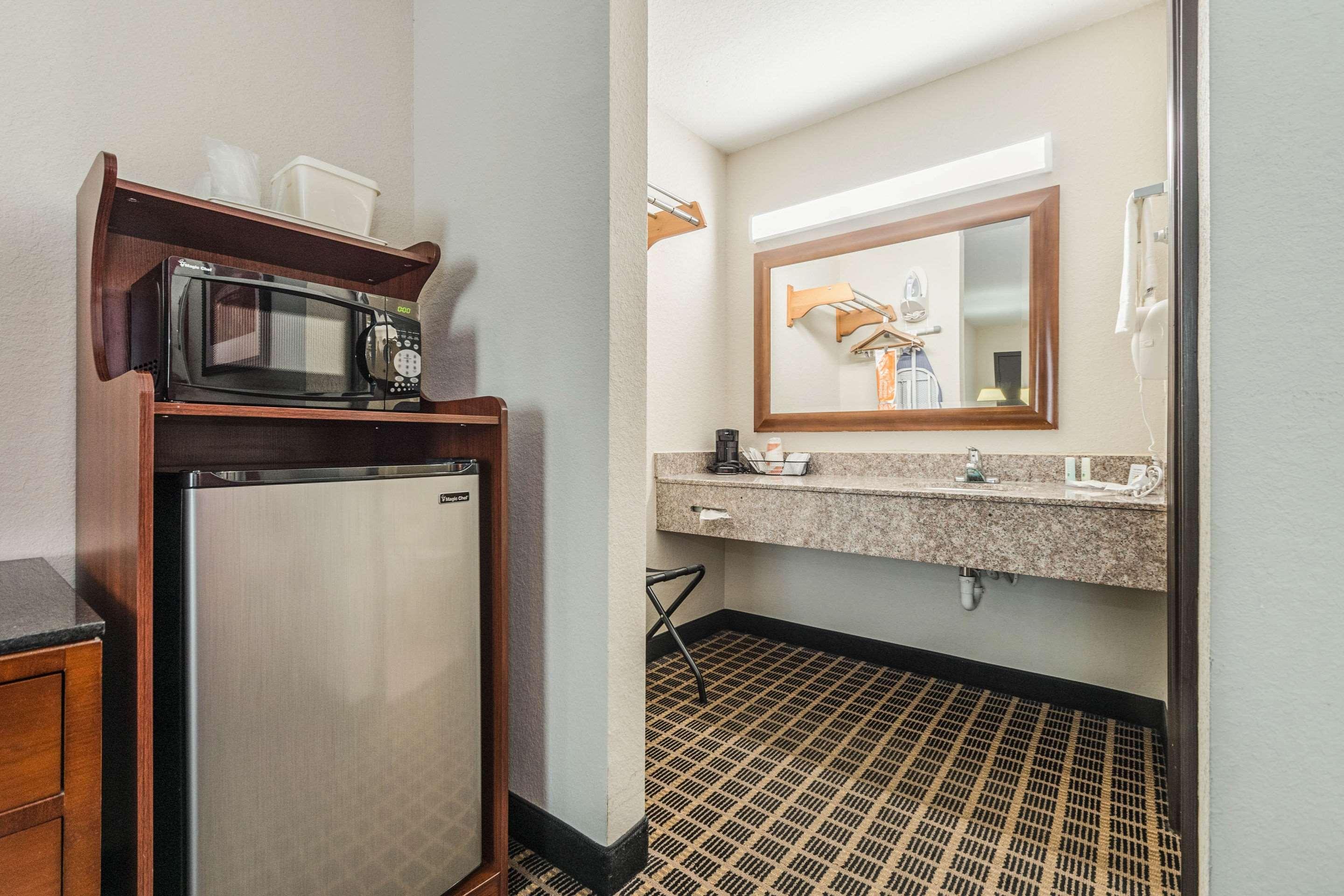 Quality Inn Commerce