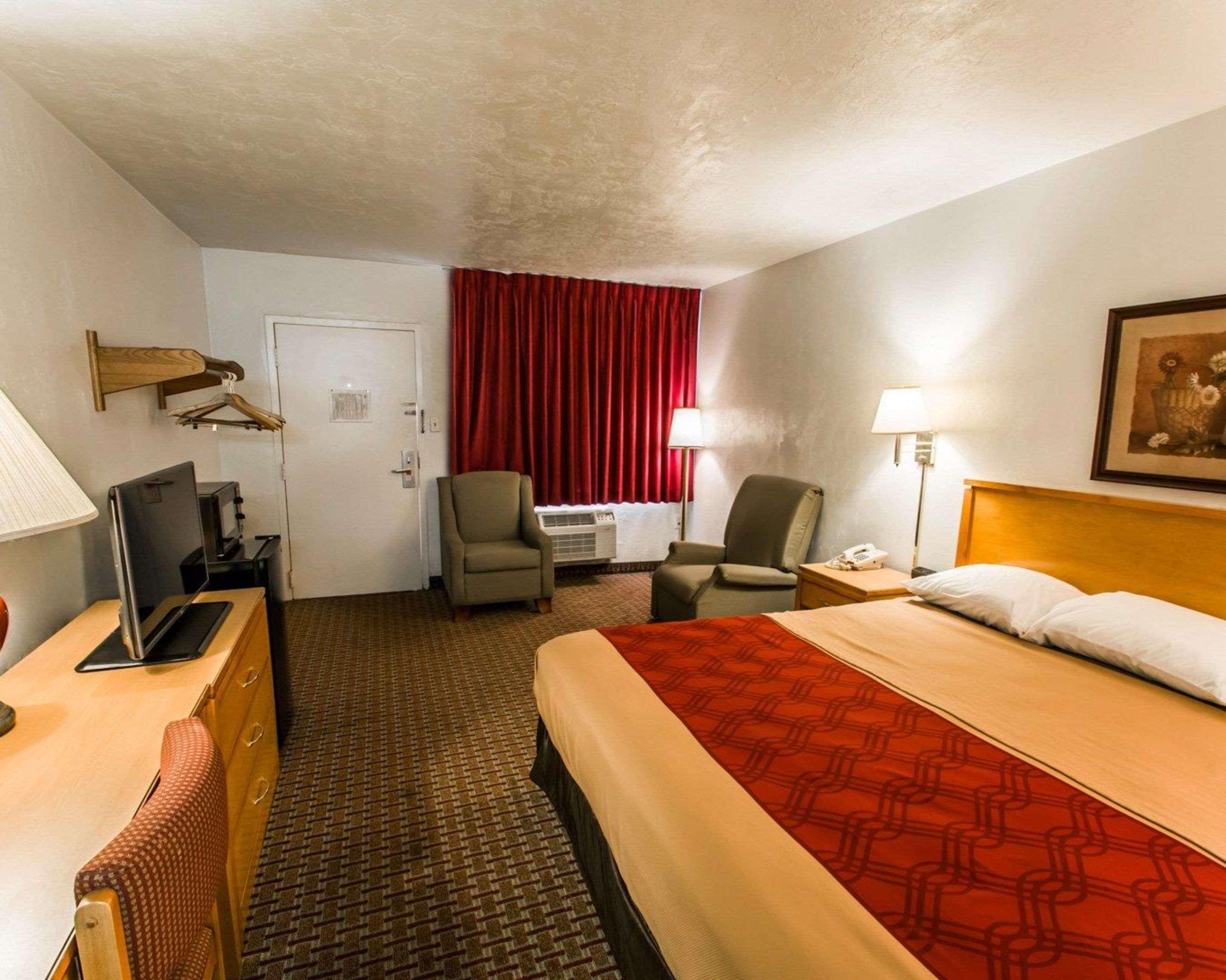 Travelodge by Wyndham Gainesville