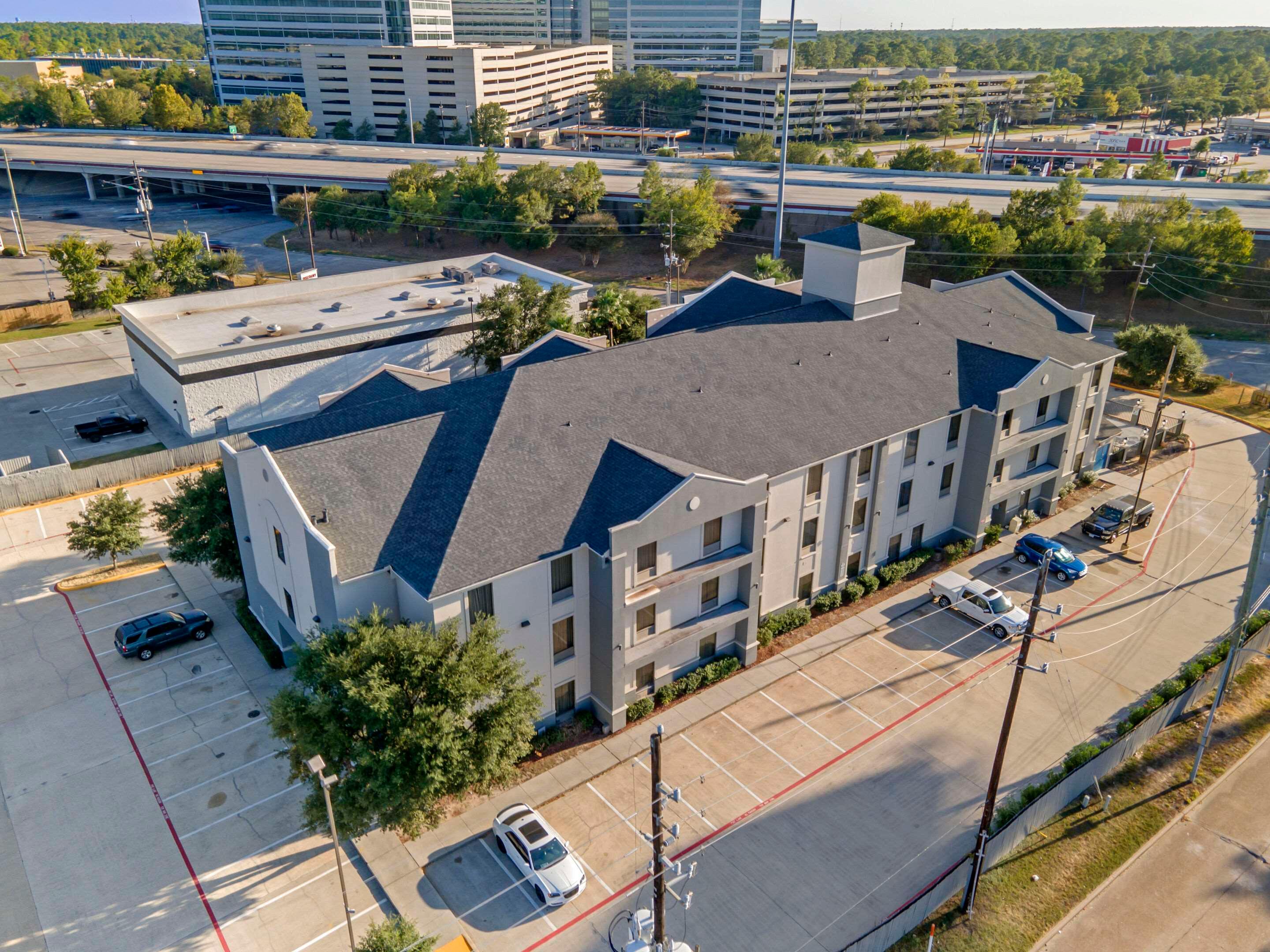 Comfort Suites Willowbrook/Technology Corridor