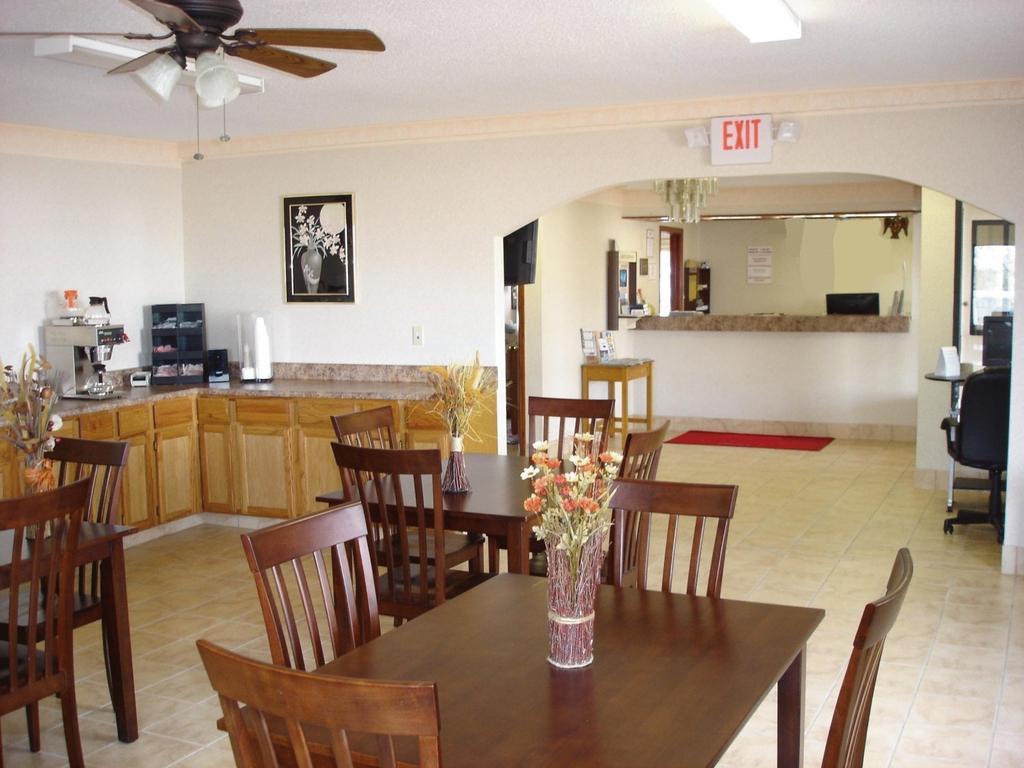 Americas Best Value Inn & Suites Macon At Eisenhow
