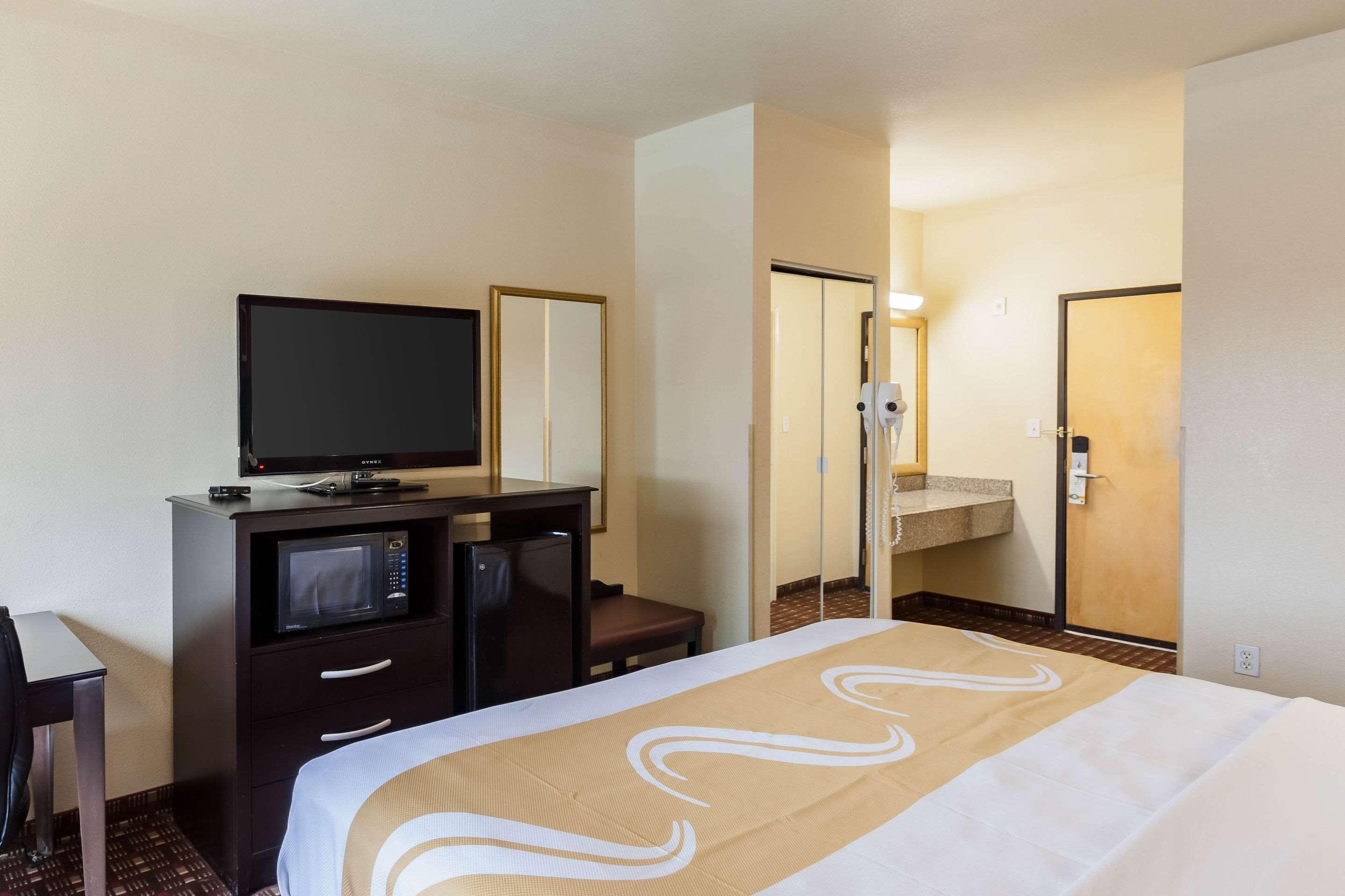 Quality Inn near SeaWorld - Lackland