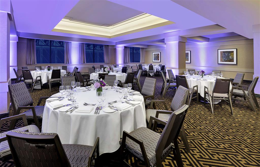 Sheraton Gateway Hotel in Toronto International Airport by null
