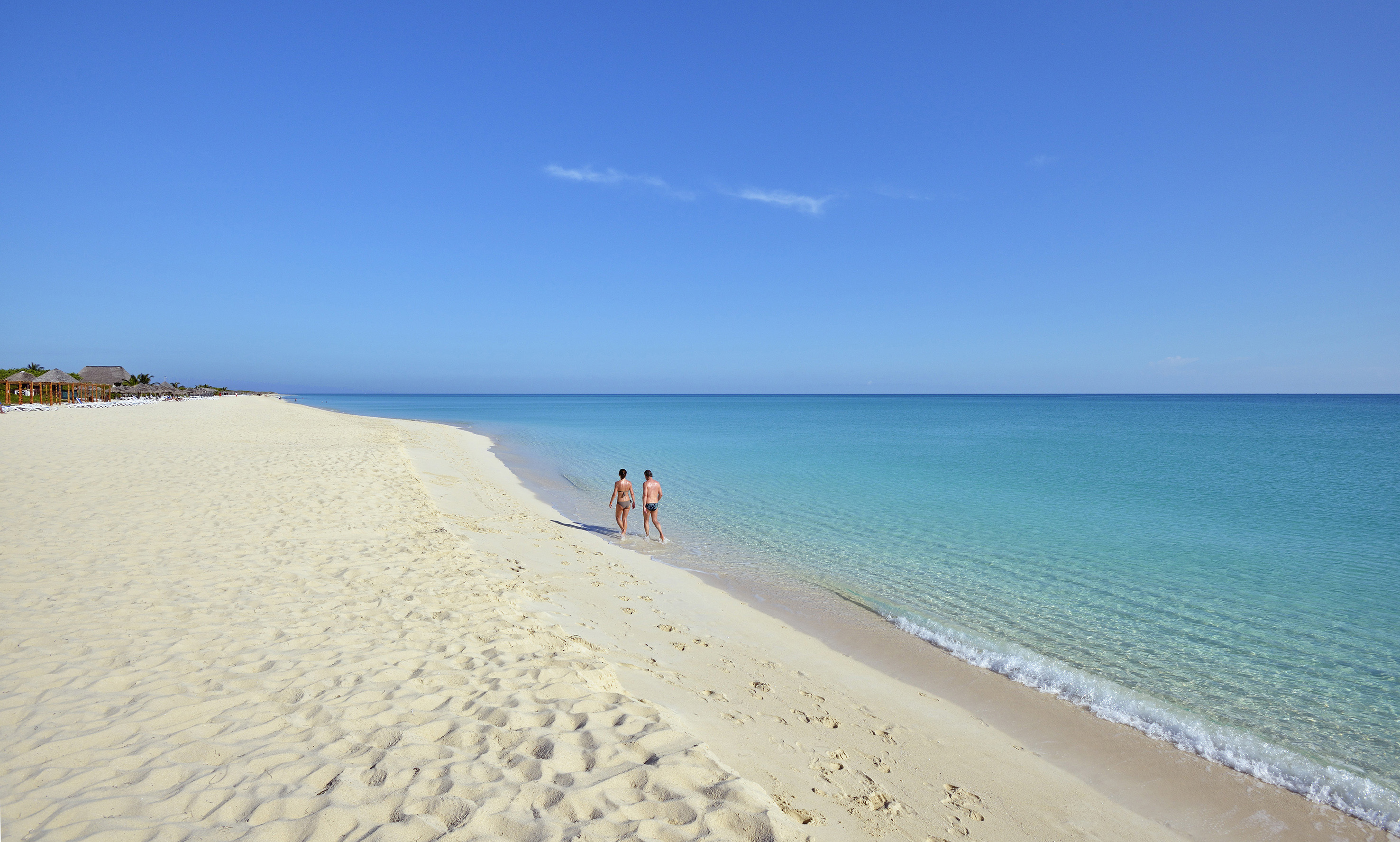 Foto de Praia de Cayo Santa Maria com areia fina e brilhante superfície