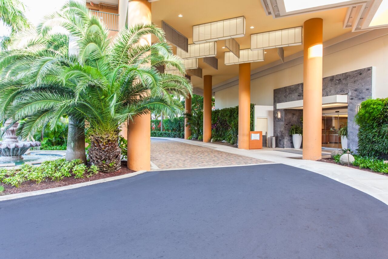 Courtyard by Marriott Isla Verde Beach Resort image