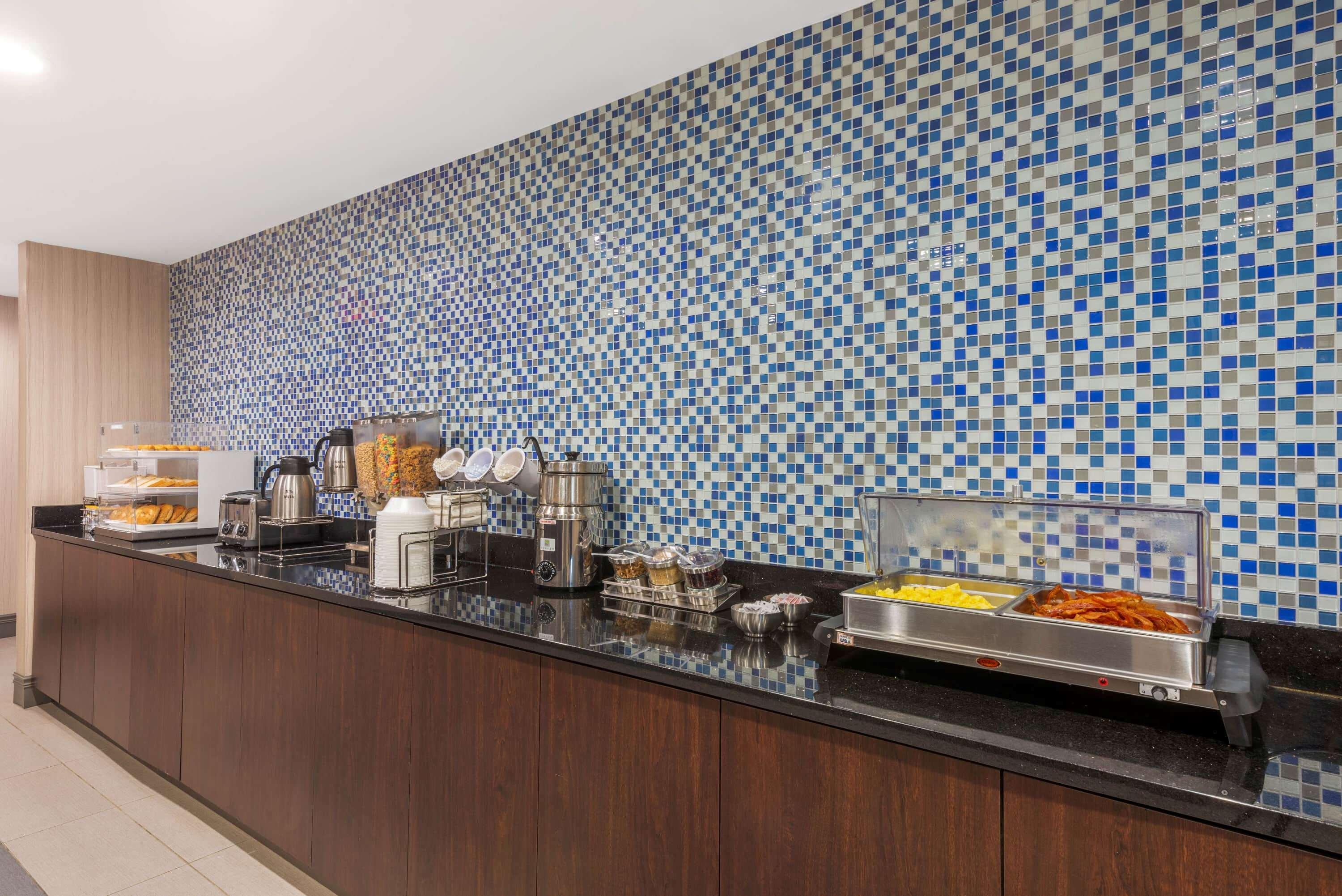 La Quinta Inn Suites Aberdeen Apg