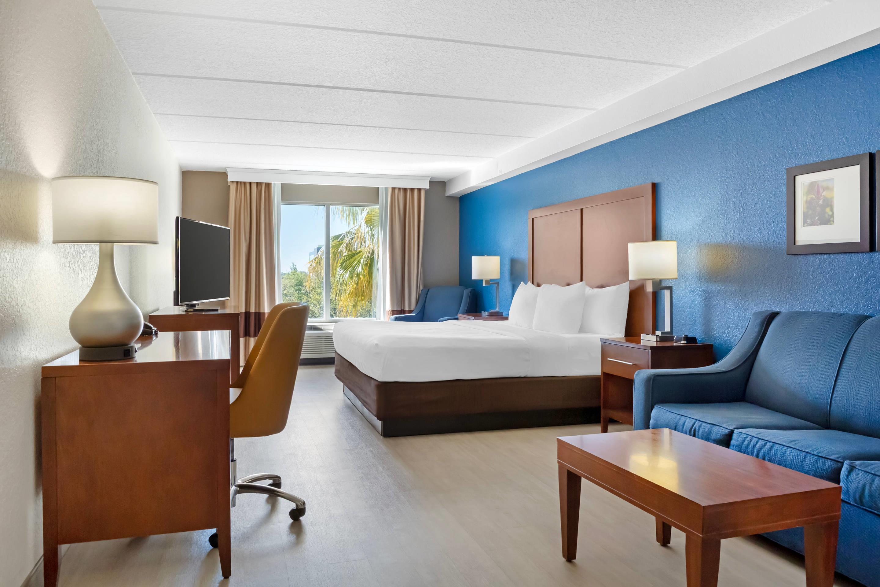 Comfort Inn & Suites Orlando North
