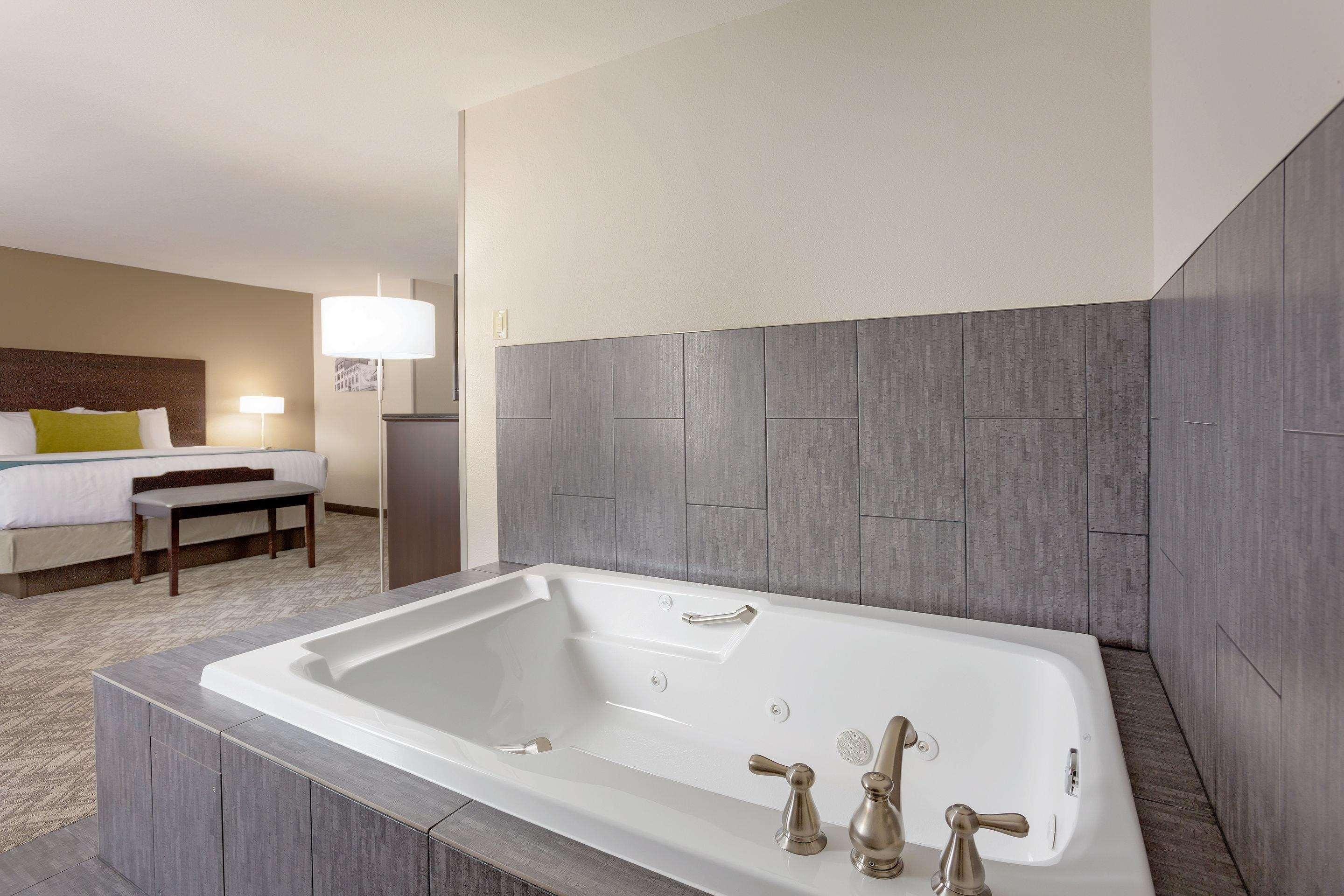 Comfort Inn & Suites Tualatin - Lake Oswego South