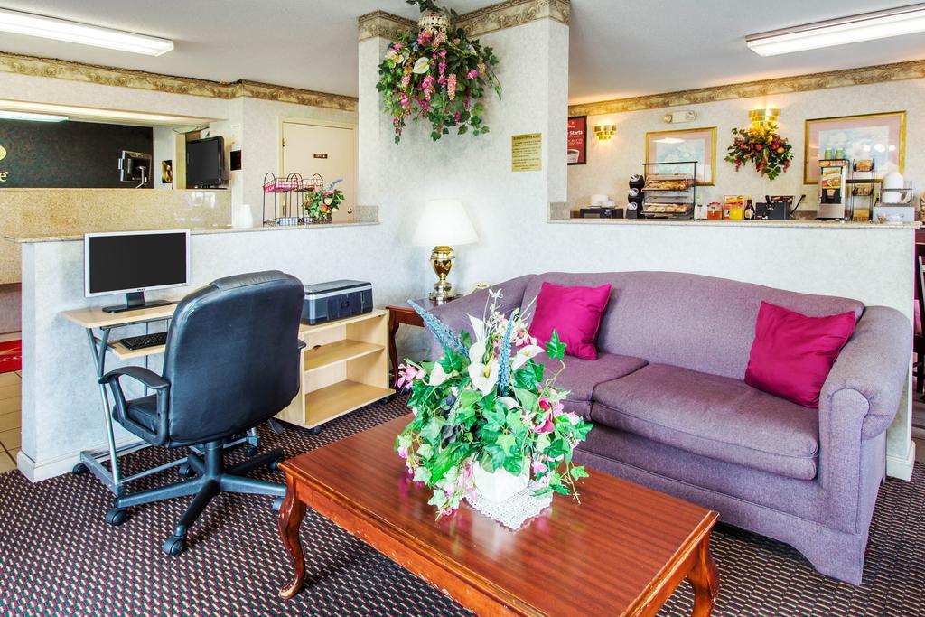 Econo Lodge Troy