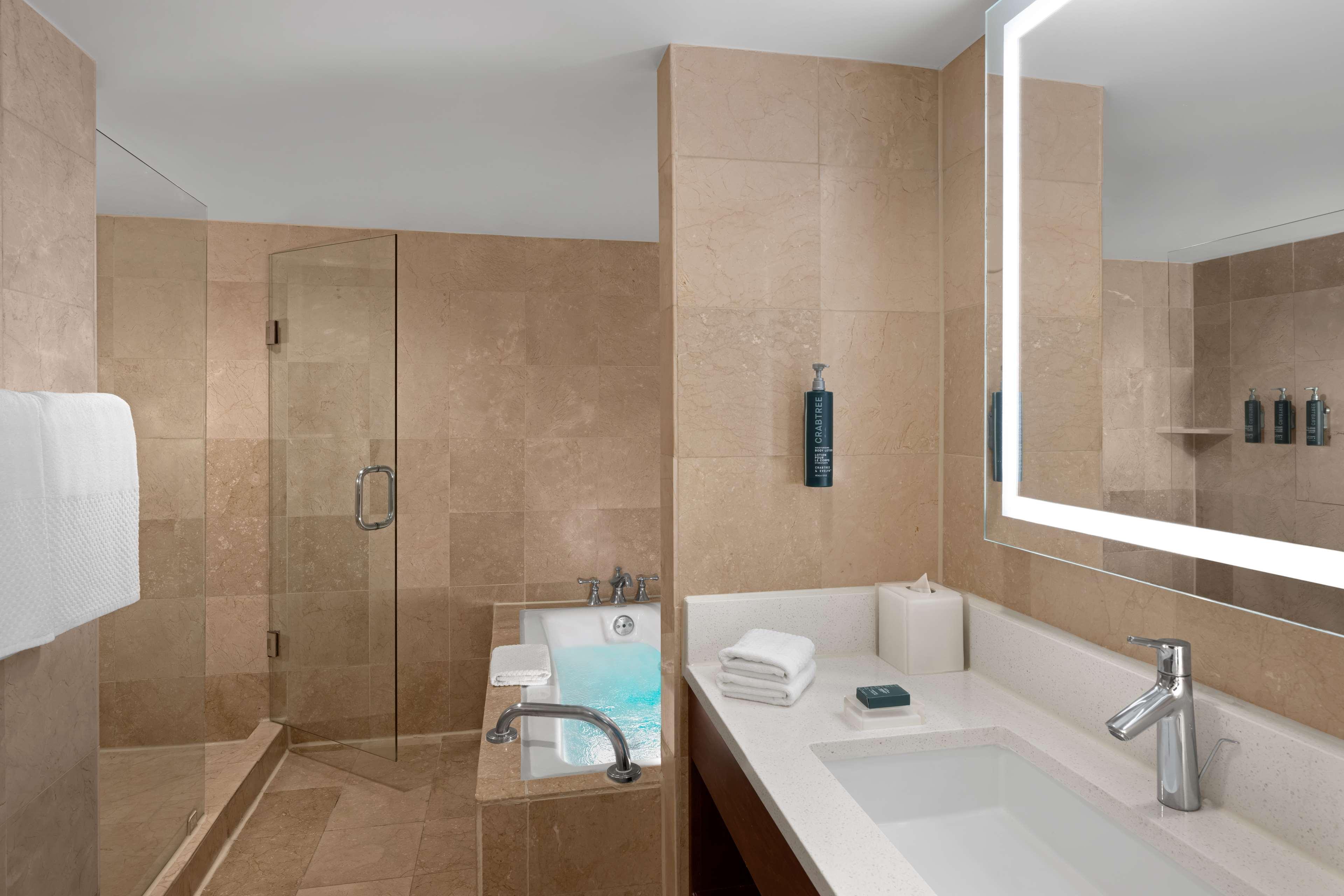 Hilton Aruba Caribbean Resort & Casino by null