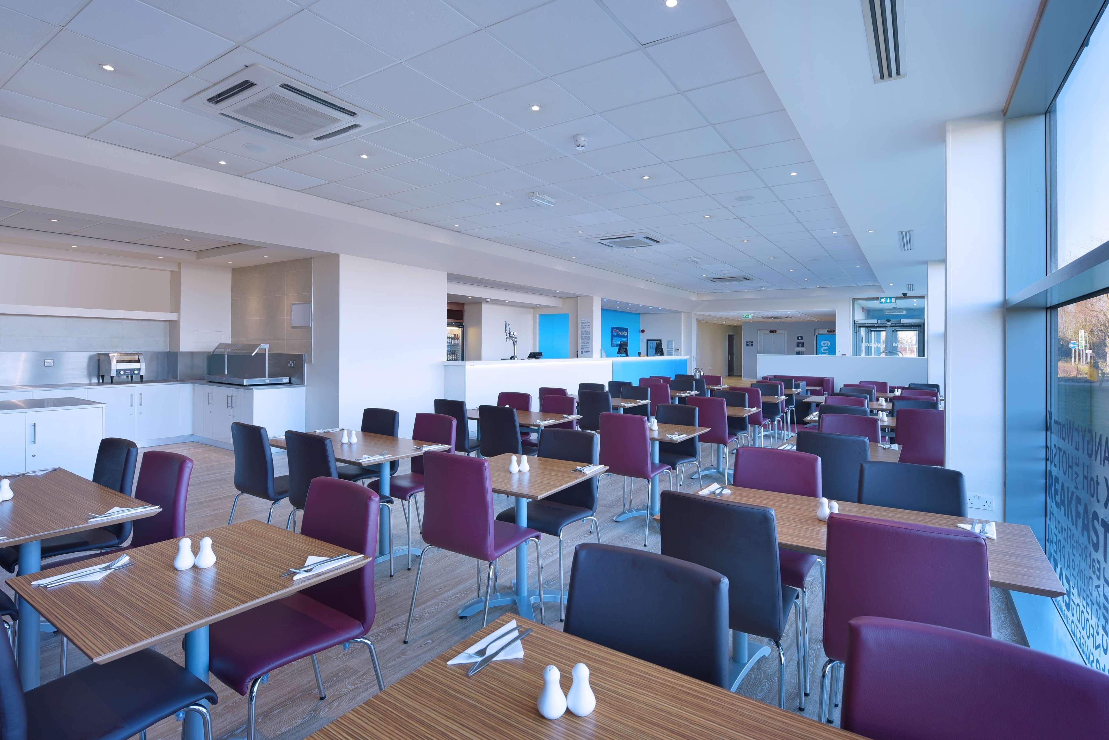 Holiday Inn Express Liverpool John Lennon Airport