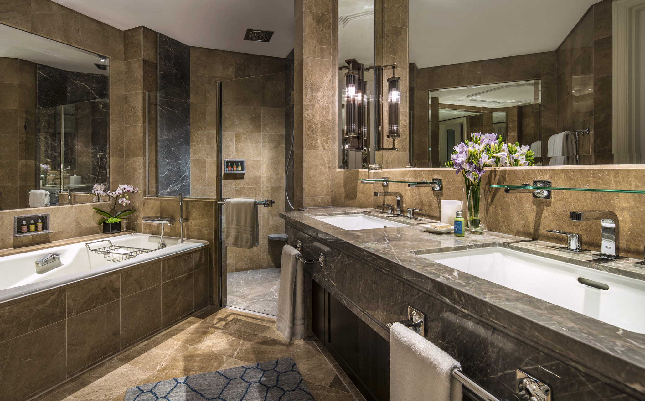 Four Seasons Hotel Singapore by null