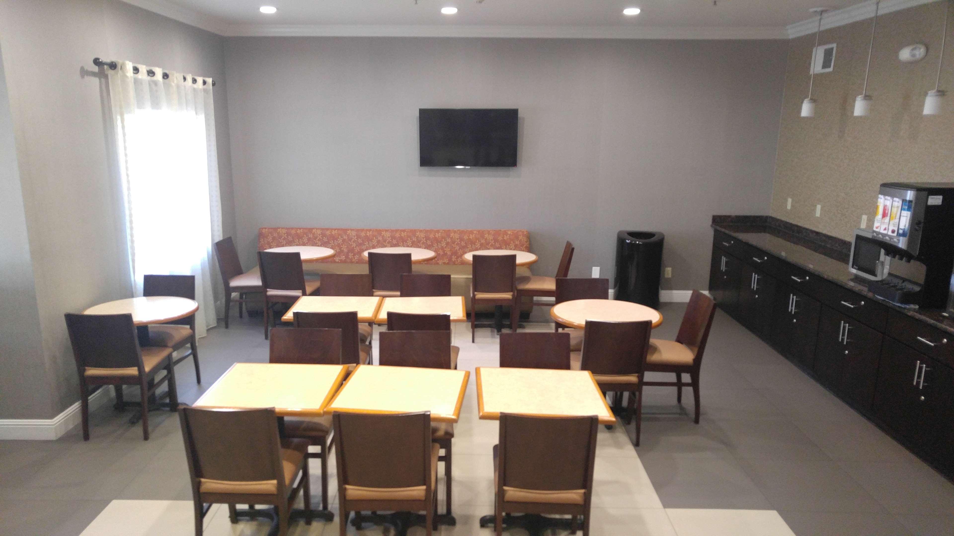 Best Western Plus Delta Inn & Suites