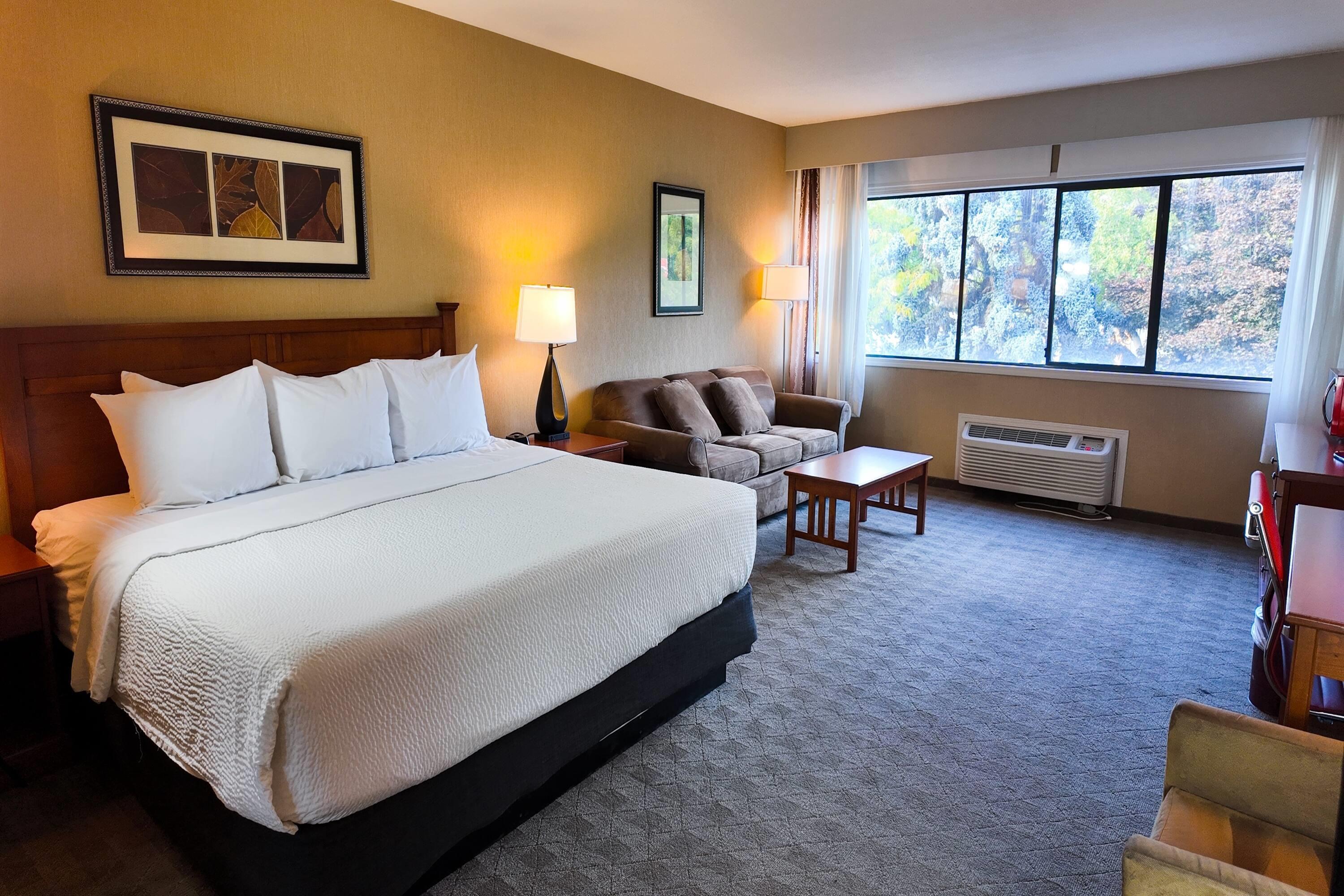 Ramada Hotel &Conference Center by Wyndham Kelowna