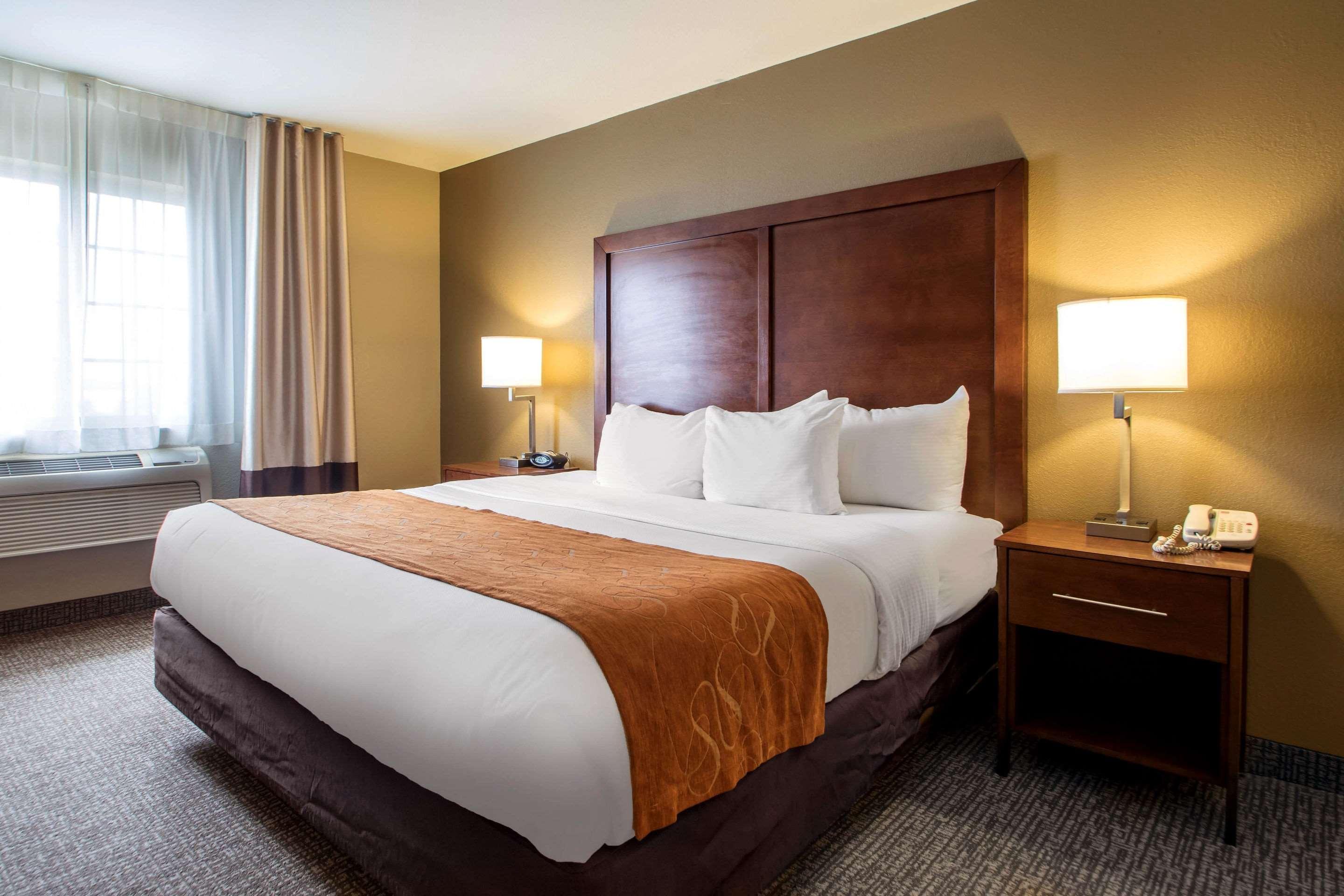 Comfort Suites Johnson Creek Conference Center