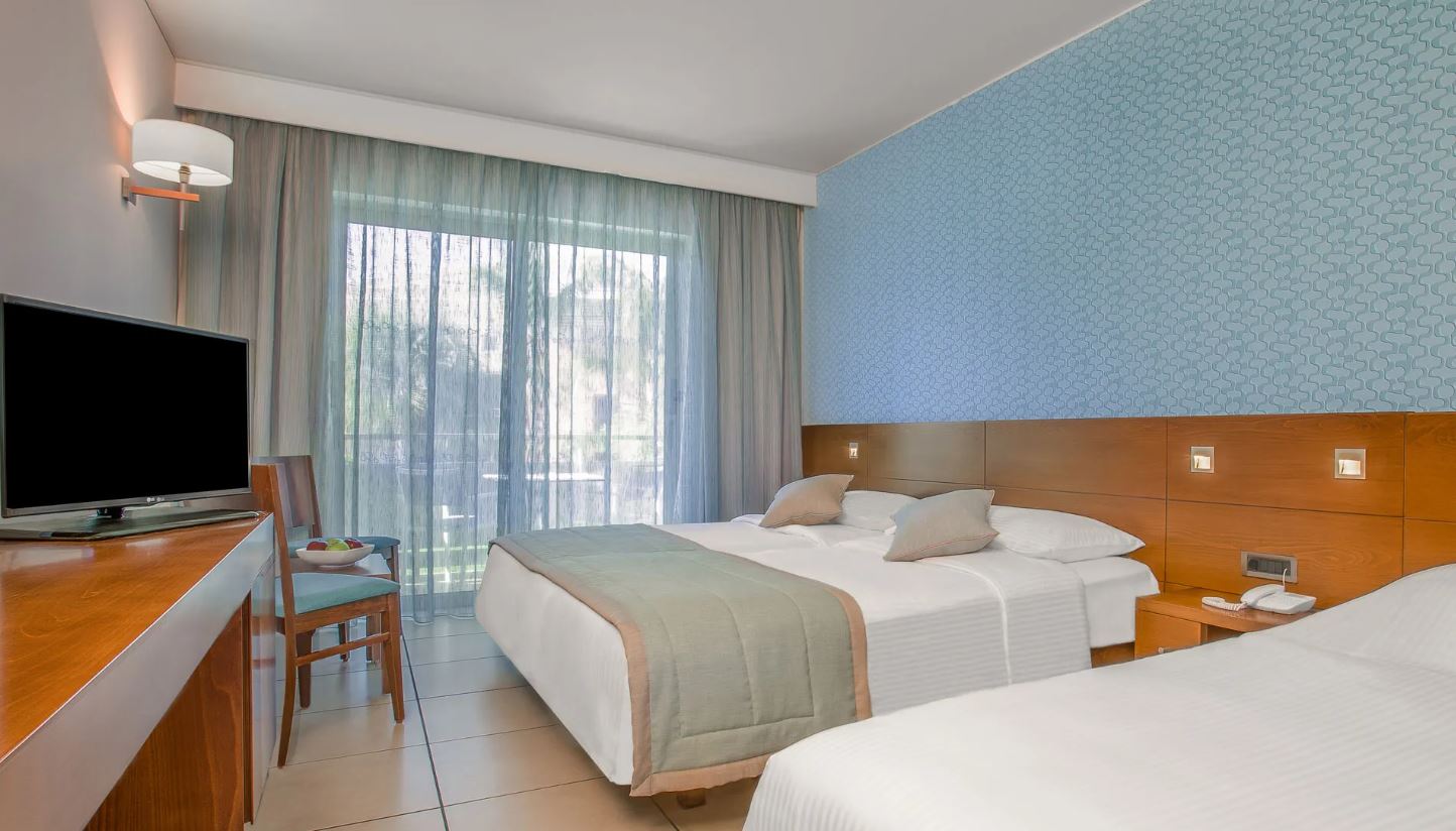 Triple room, garden view