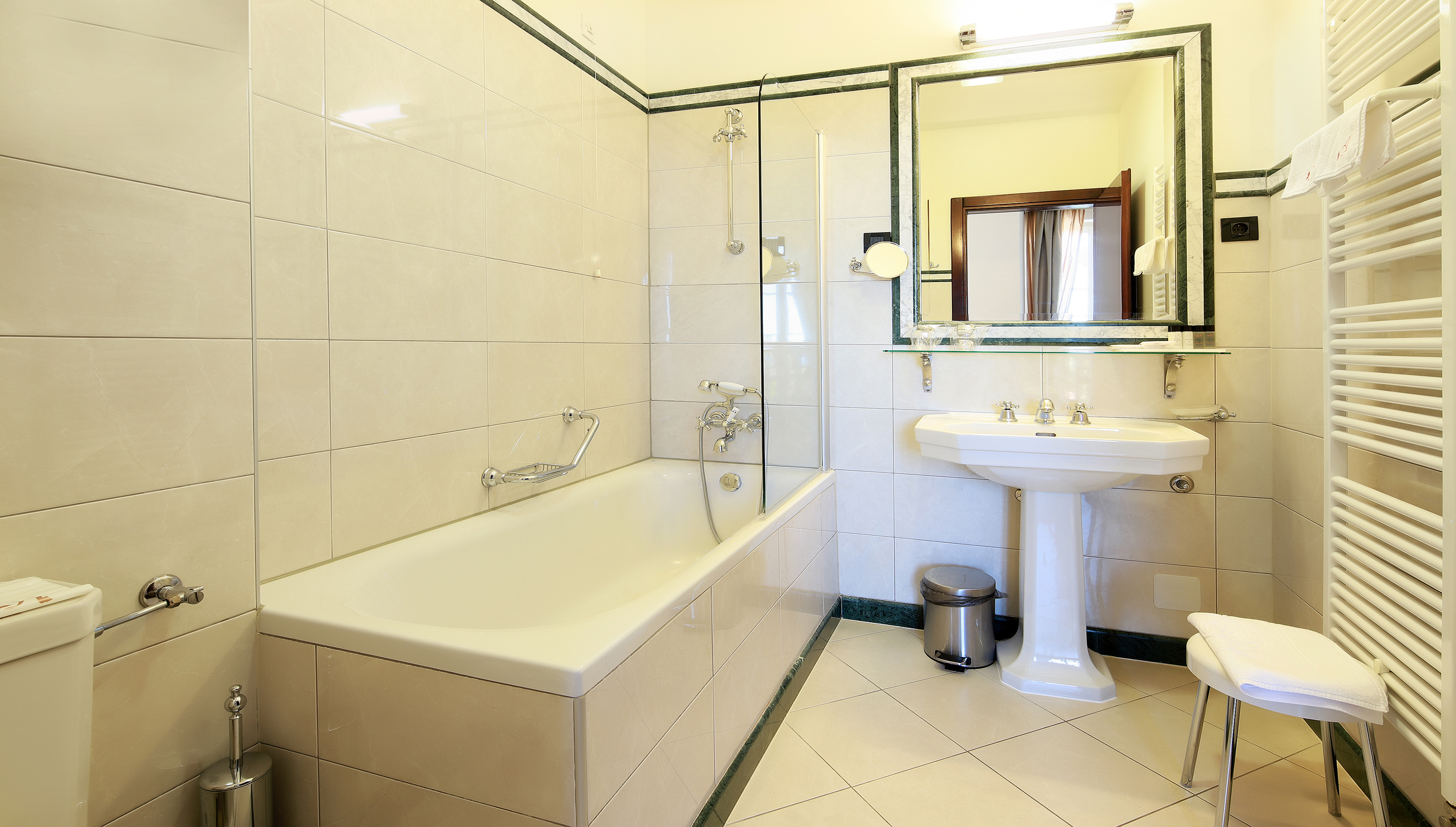 Arbiana Hotel by null